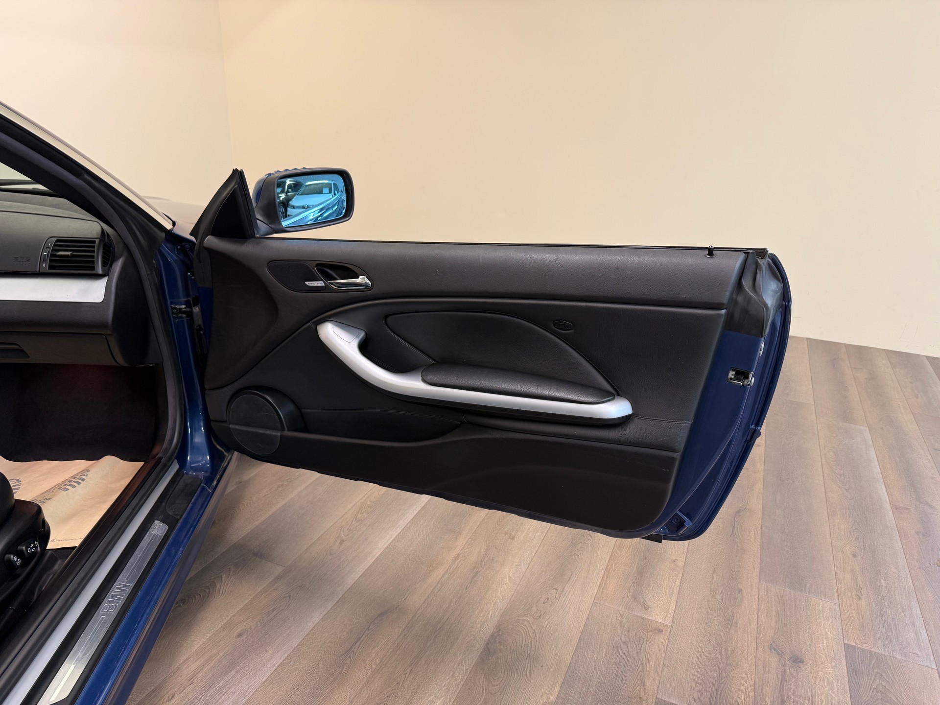 BMW 330Ci Cabriolet-image-17