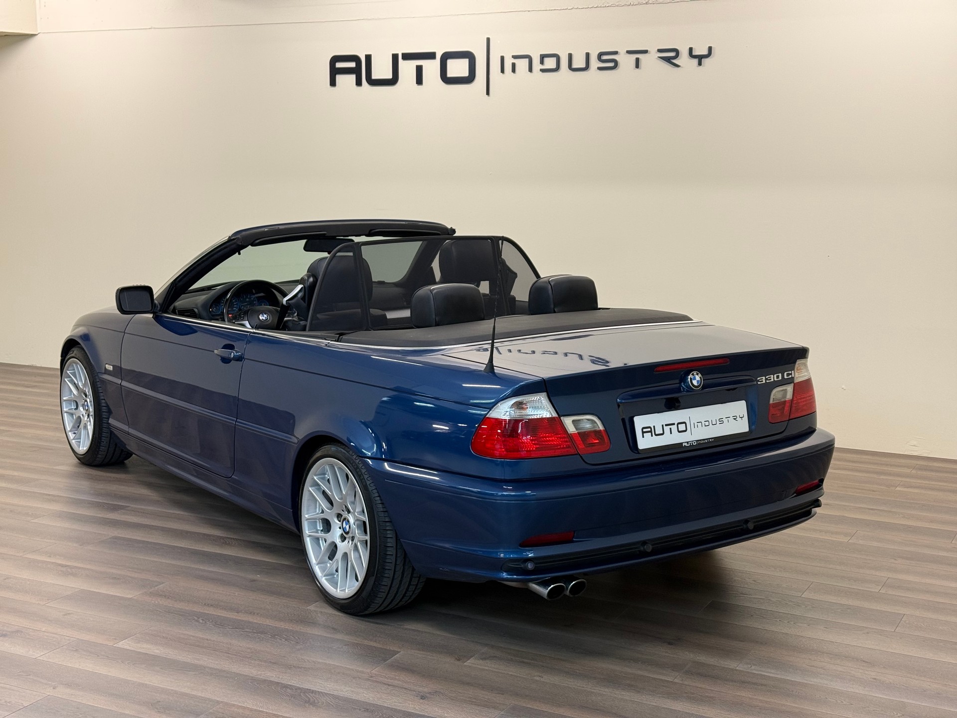 BMW 330Ci Cabriolet-image-12