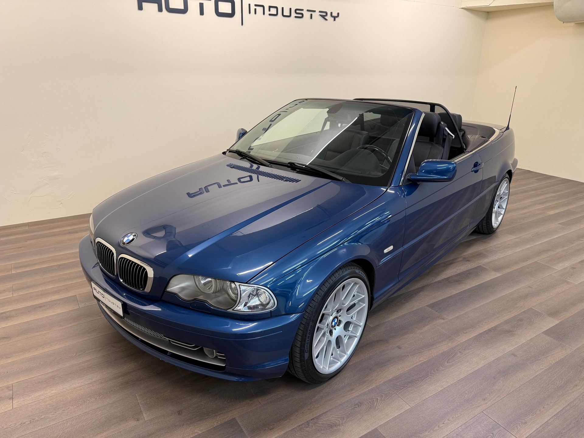 BMW 330Ci Cabriolet-image-5