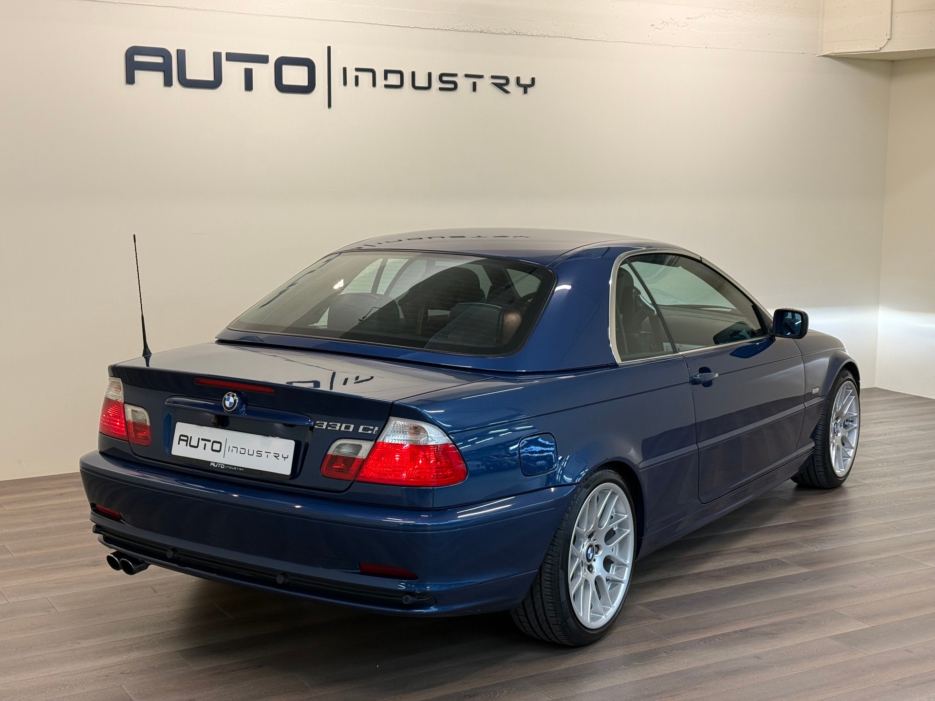 BMW 330Ci Cabriolet-image-2