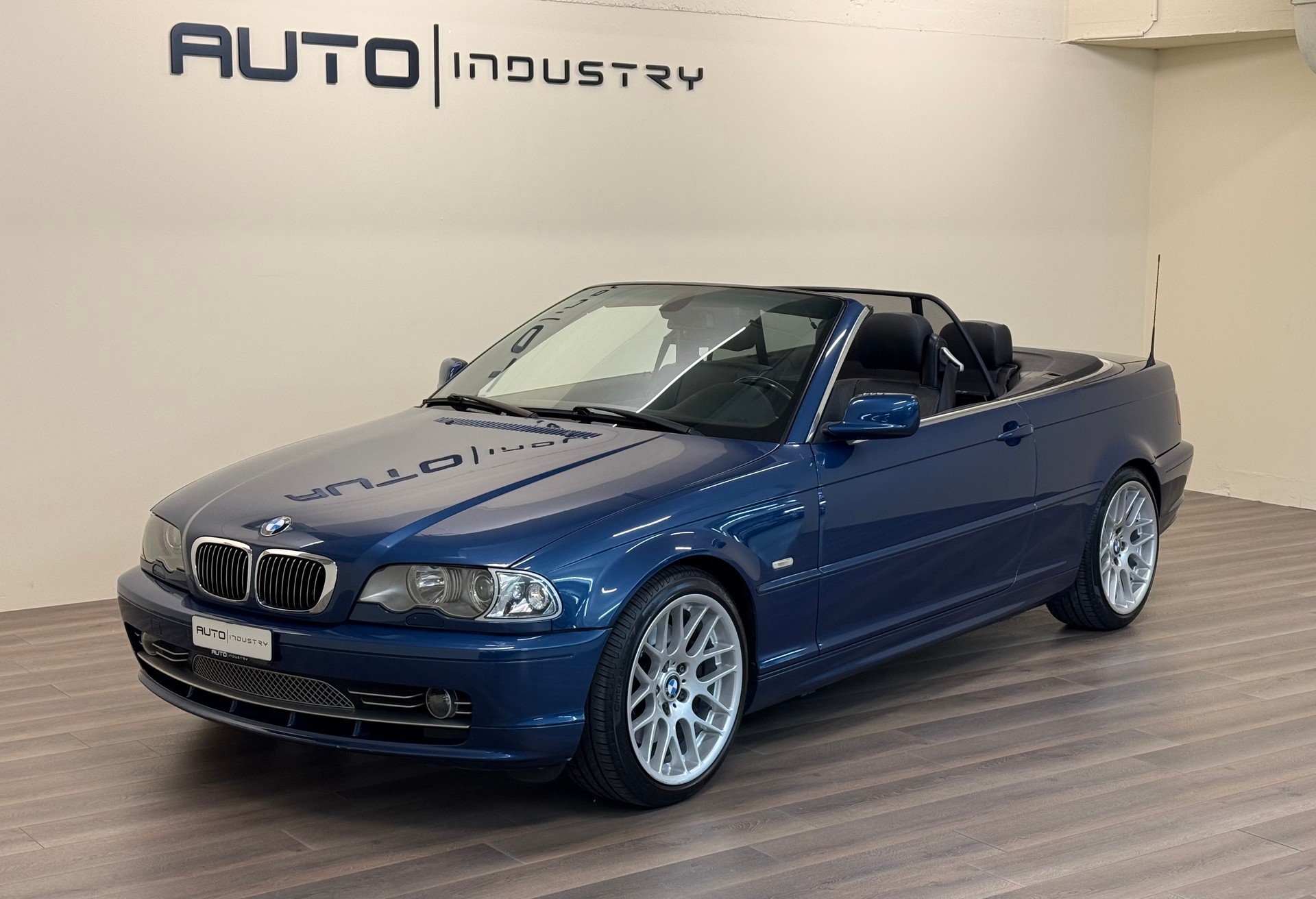 BMW 330Ci Cabriolet-image-4