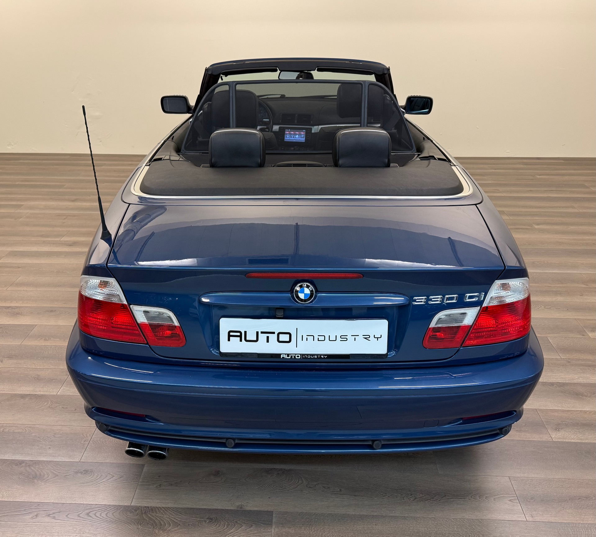 BMW 330Ci Cabriolet-image-11