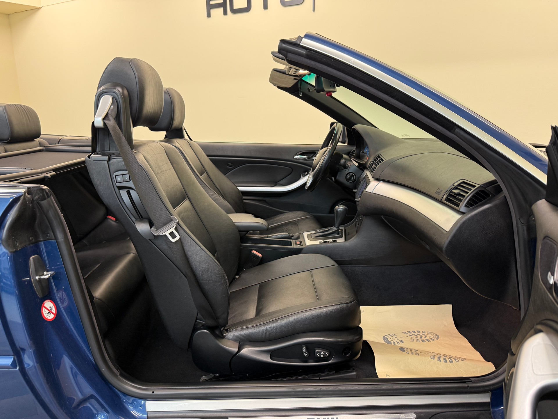 BMW 330Ci Cabriolet-image-19