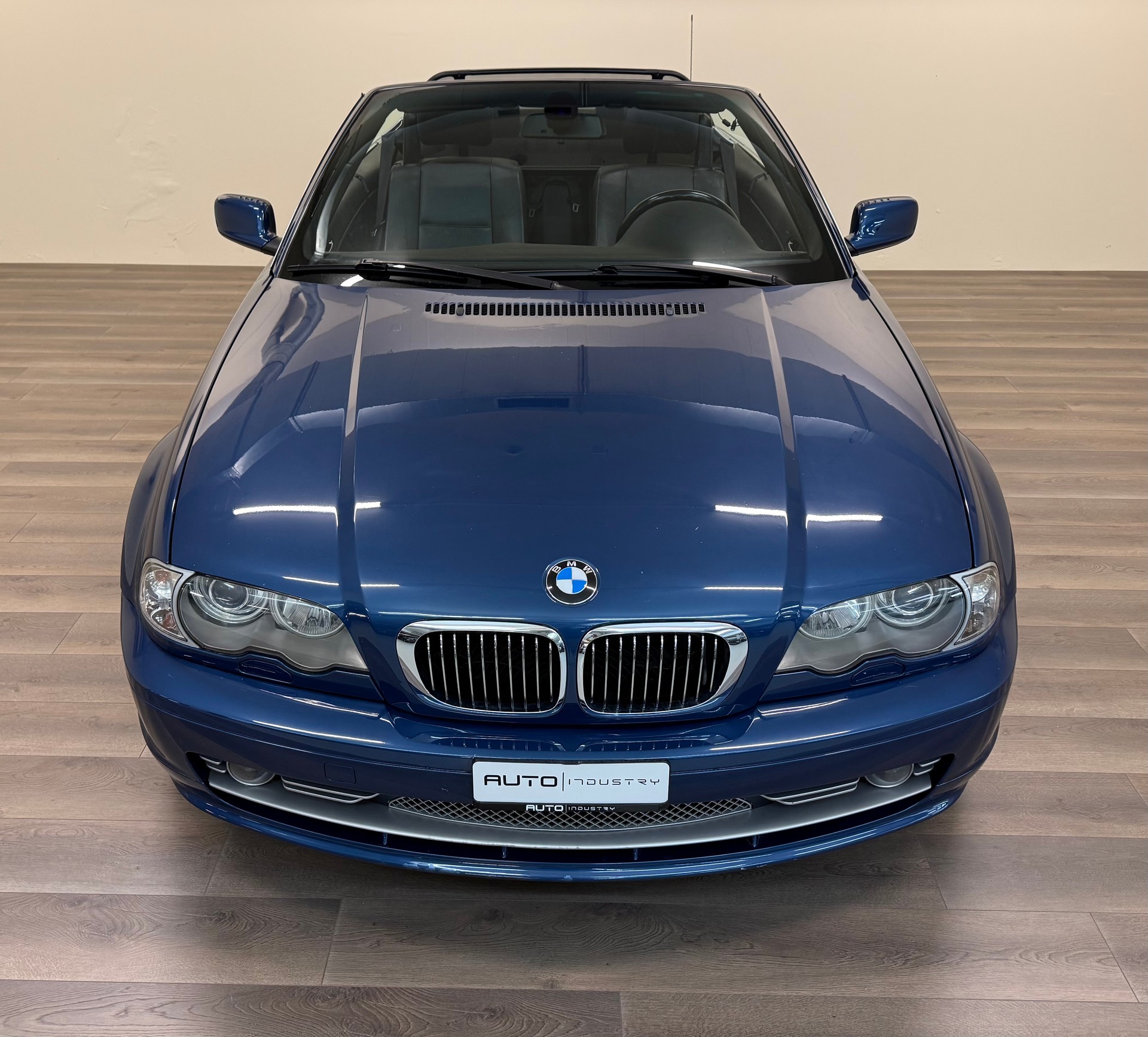 BMW 330Ci Cabriolet-image-9