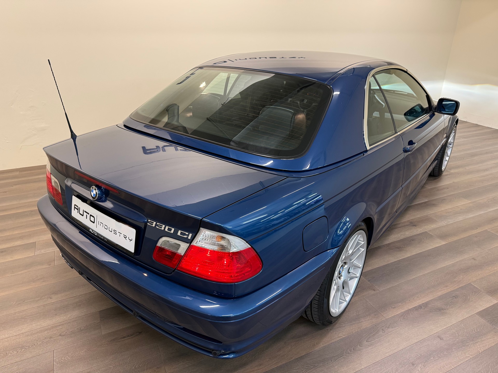 BMW 330Ci Cabriolet-image-3