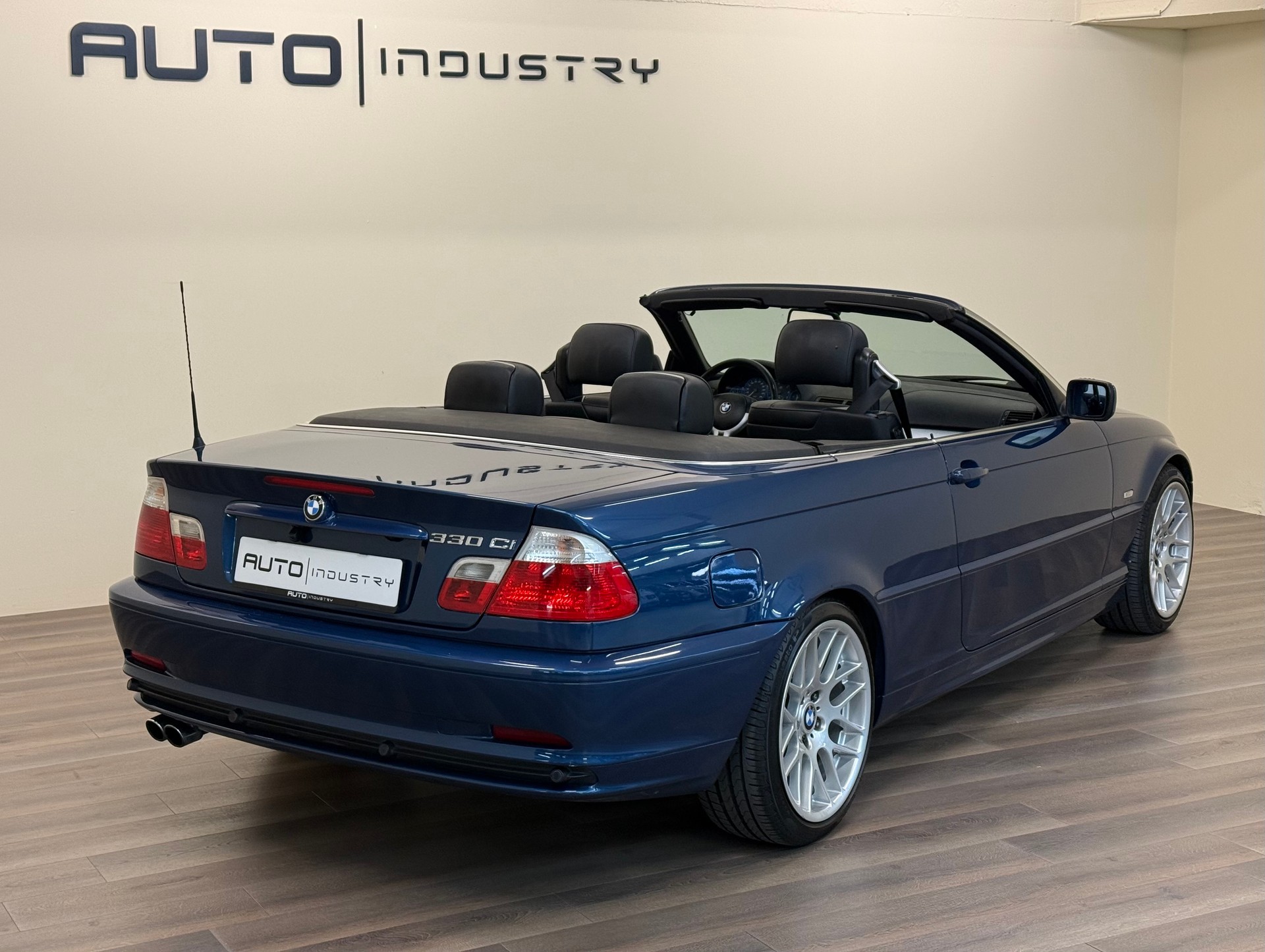 BMW 330Ci Cabriolet-image-6