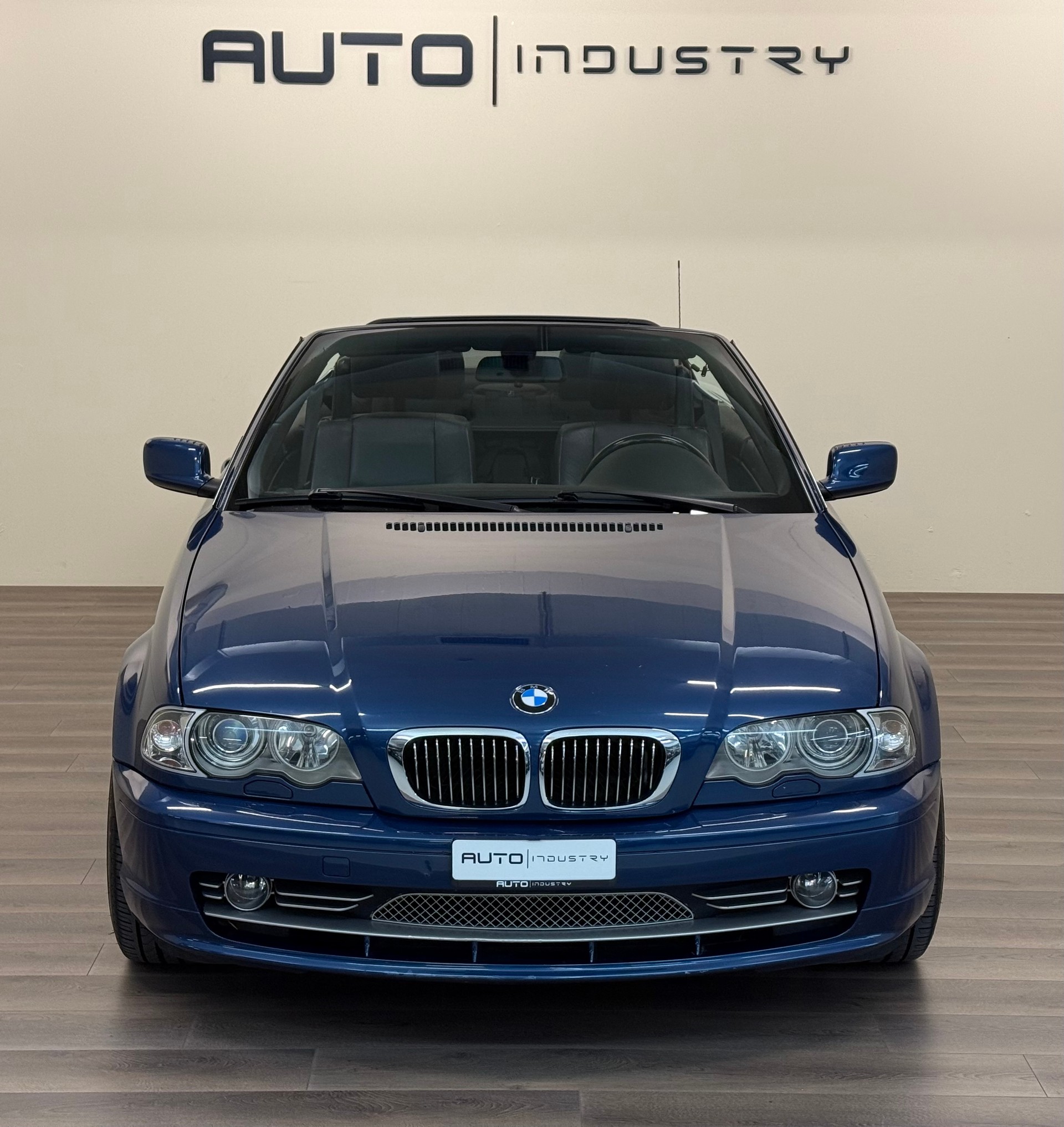 BMW 330Ci Cabriolet-image-8