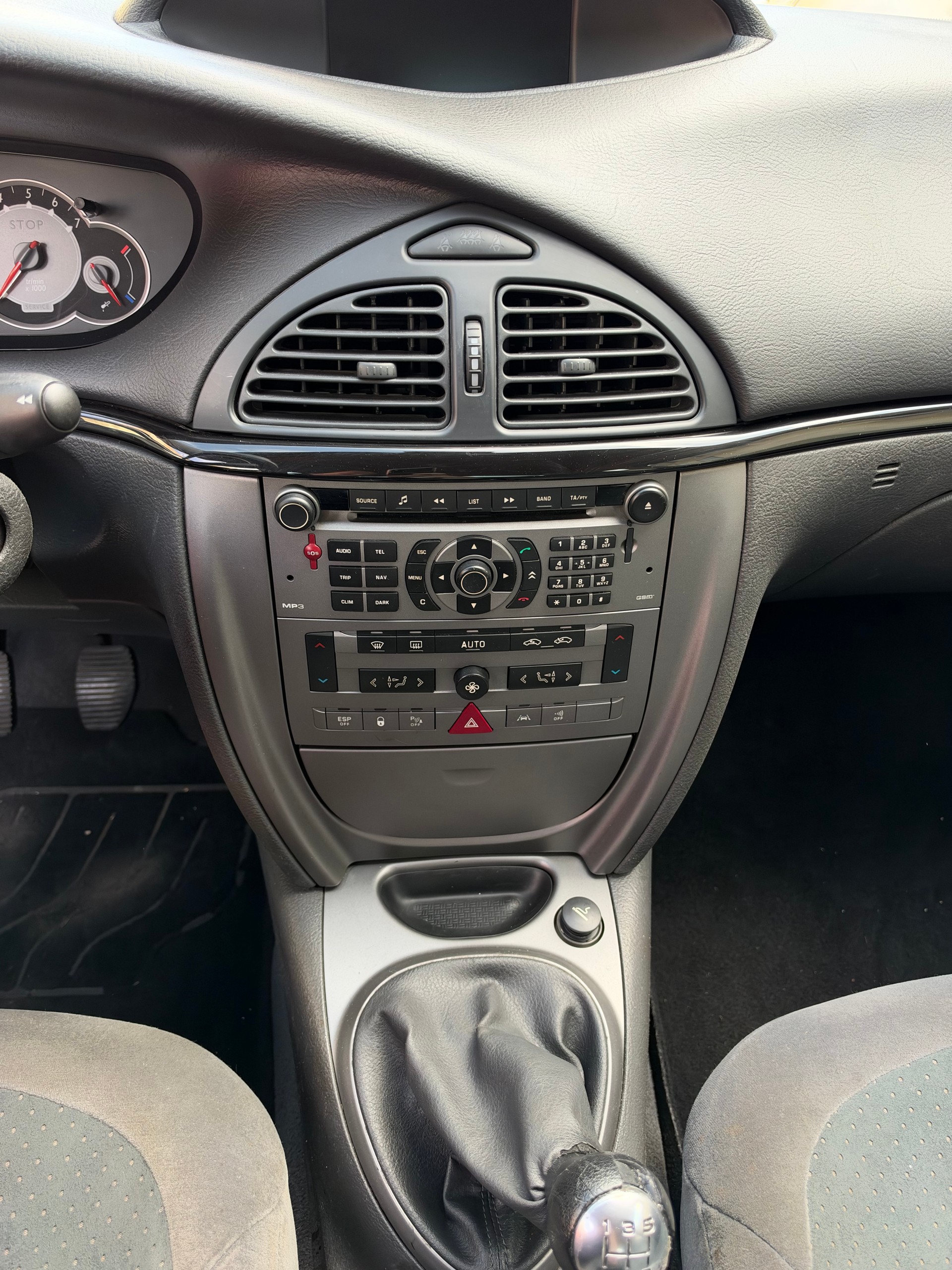 CITROEN C5 Berline 2.0i Exclusive-image-11