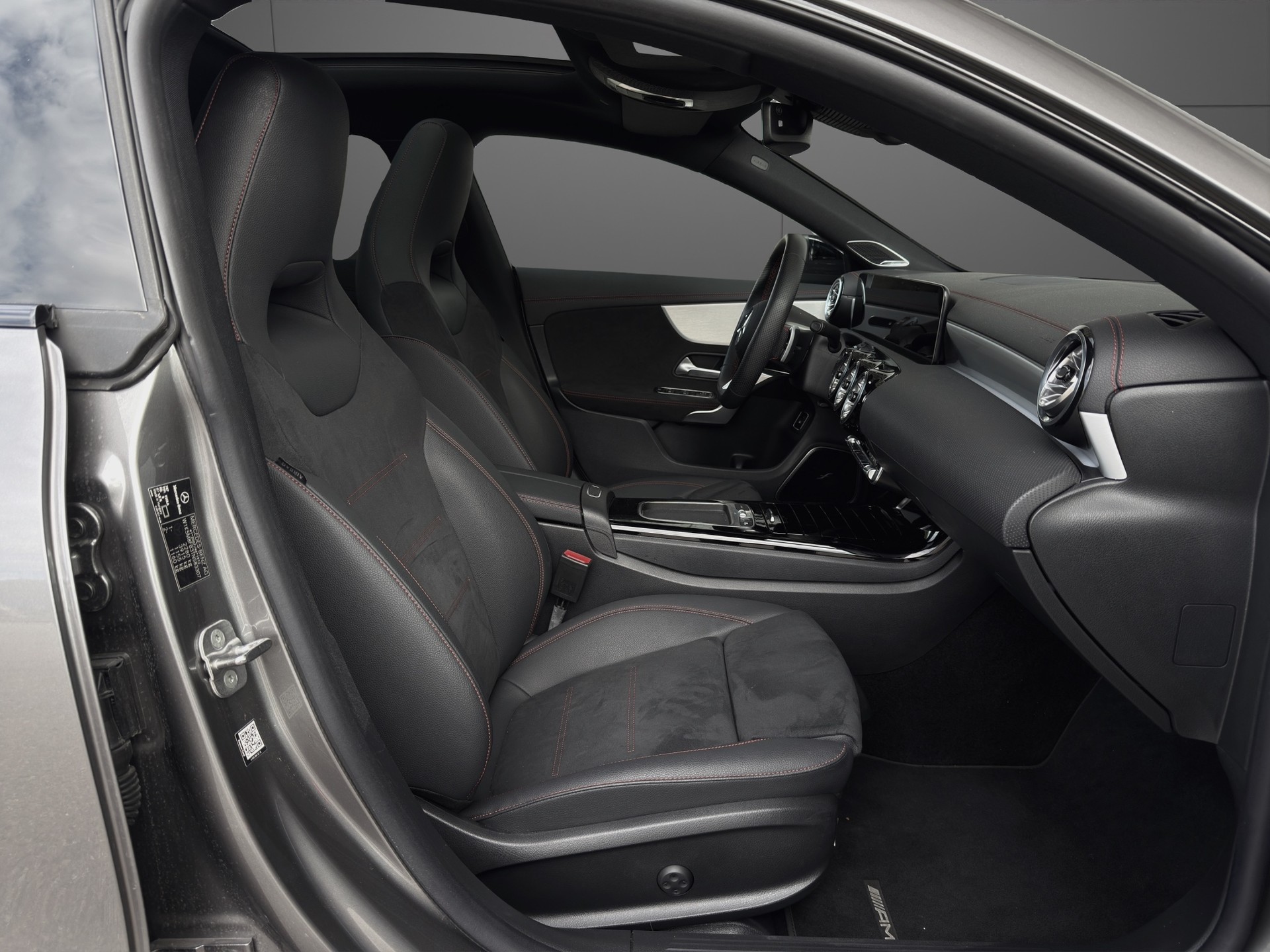 MERCEDES-BENZ CLA 250 e EQ Star AMG Line Shooting Brake-image-12