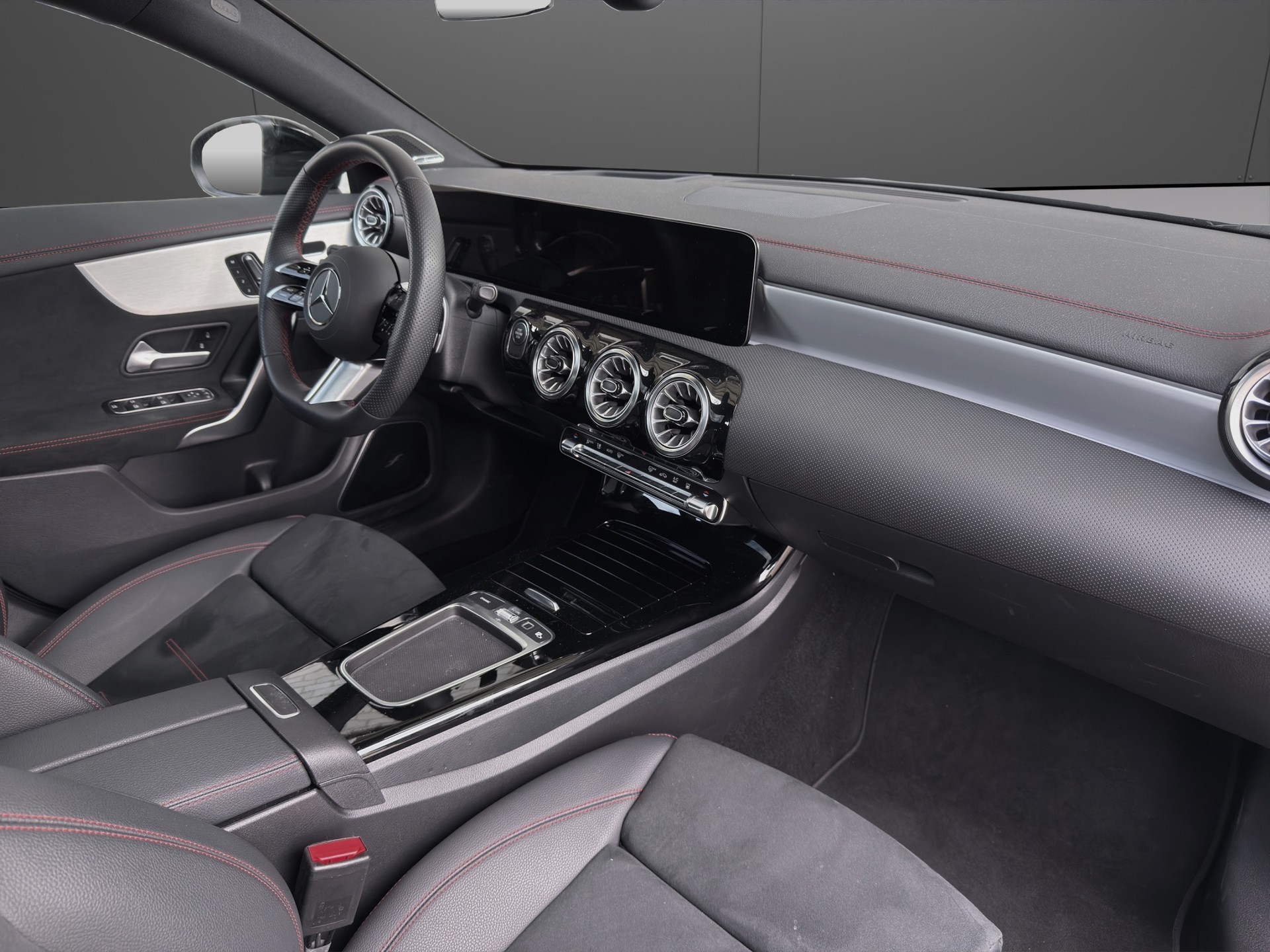 MERCEDES-BENZ CLA 250 e EQ Star AMG Line Shooting Brake-image-13