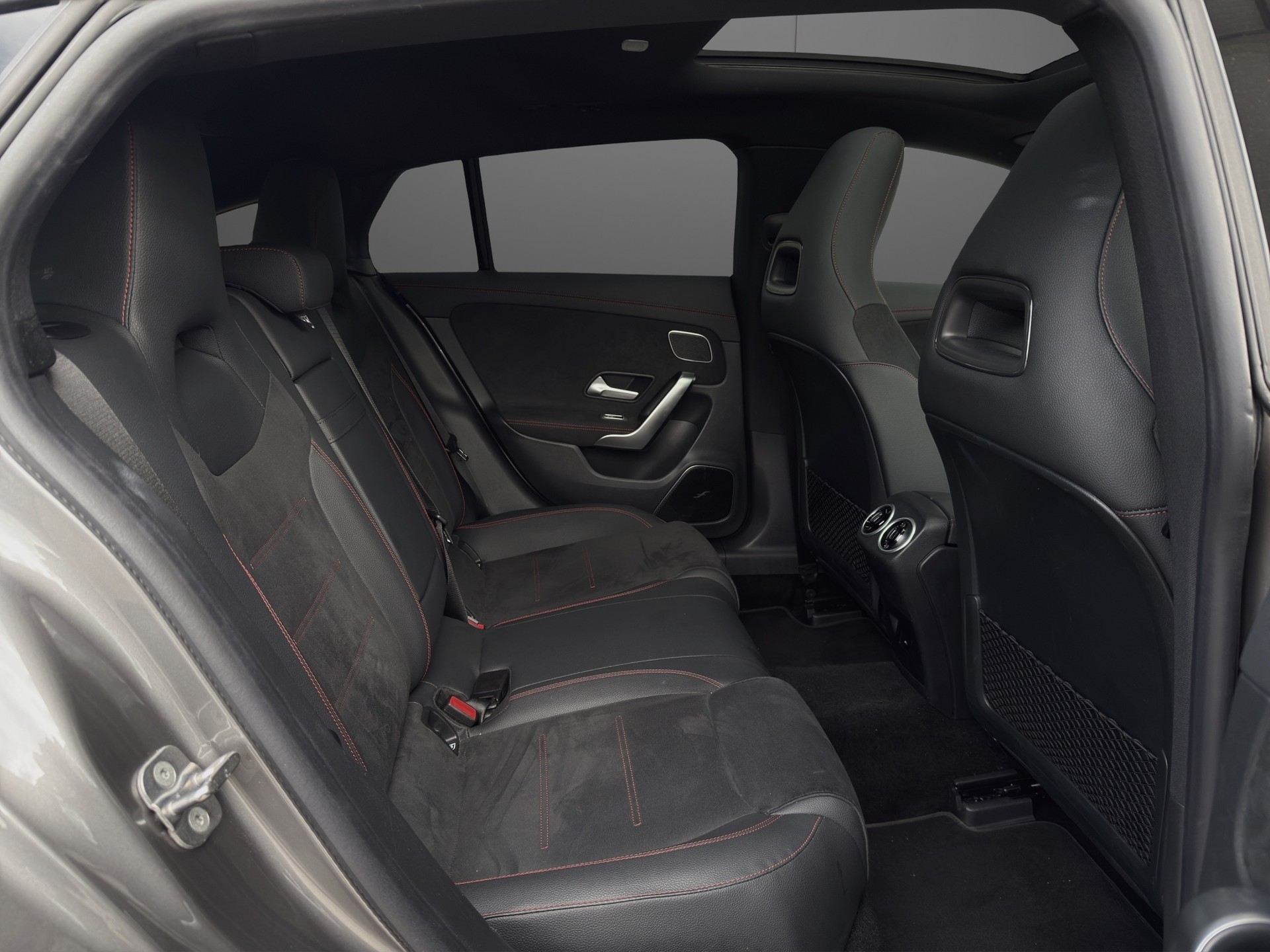 MERCEDES-BENZ CLA 250 e EQ Star AMG Line Shooting Brake-image-11
