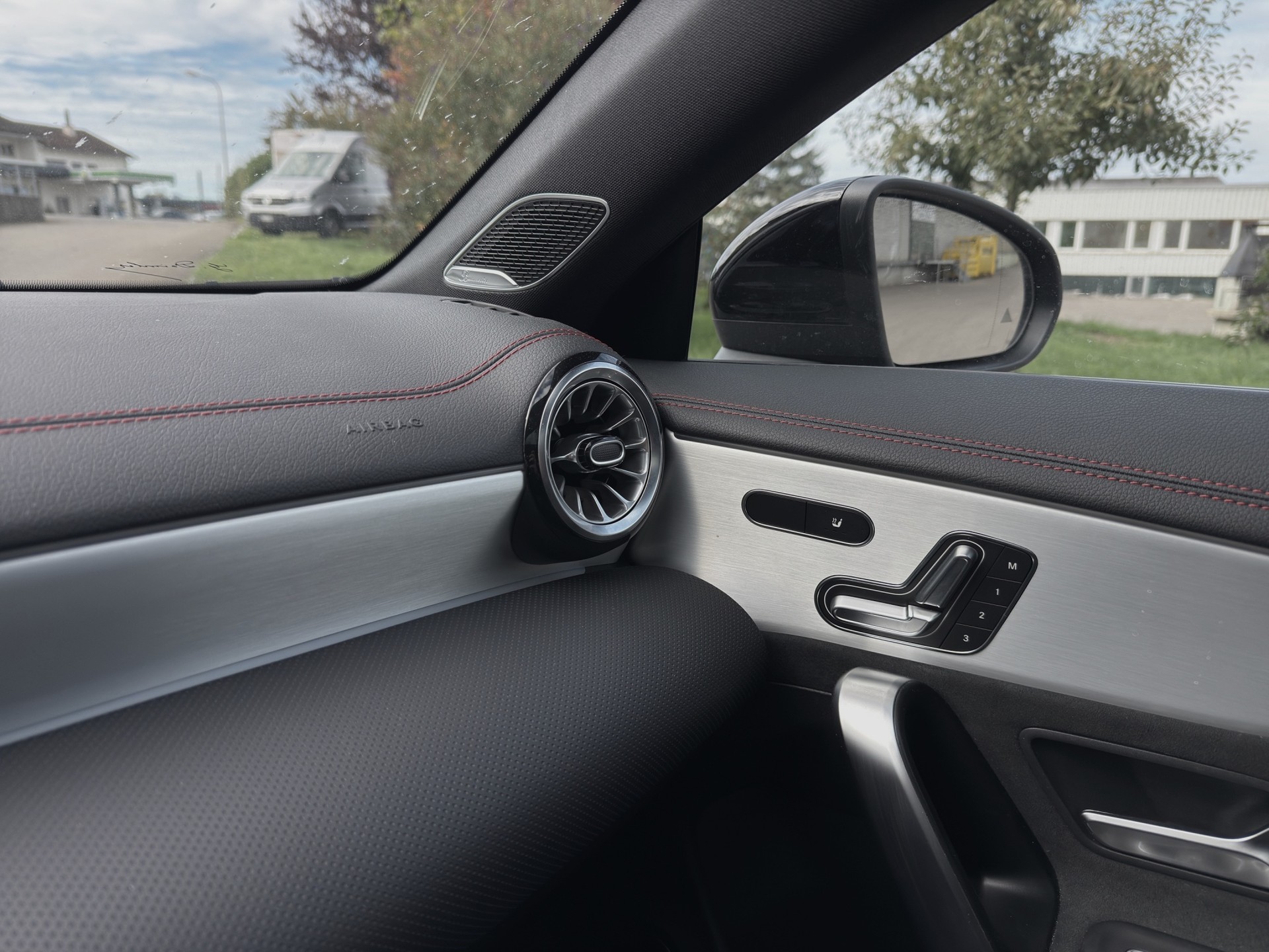 MERCEDES-BENZ CLA 250 e EQ Star AMG Line Shooting Brake-image-17