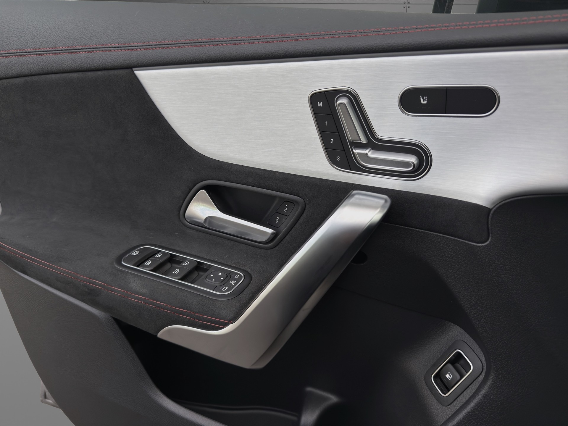 MERCEDES-BENZ CLA 250 e EQ Star AMG Line Shooting Brake-image-16