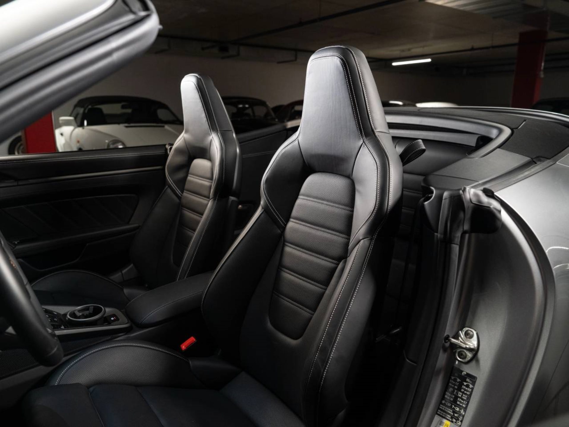 PORSCHE 911 Carrera 4S Cabriolet-showroom-element-3
