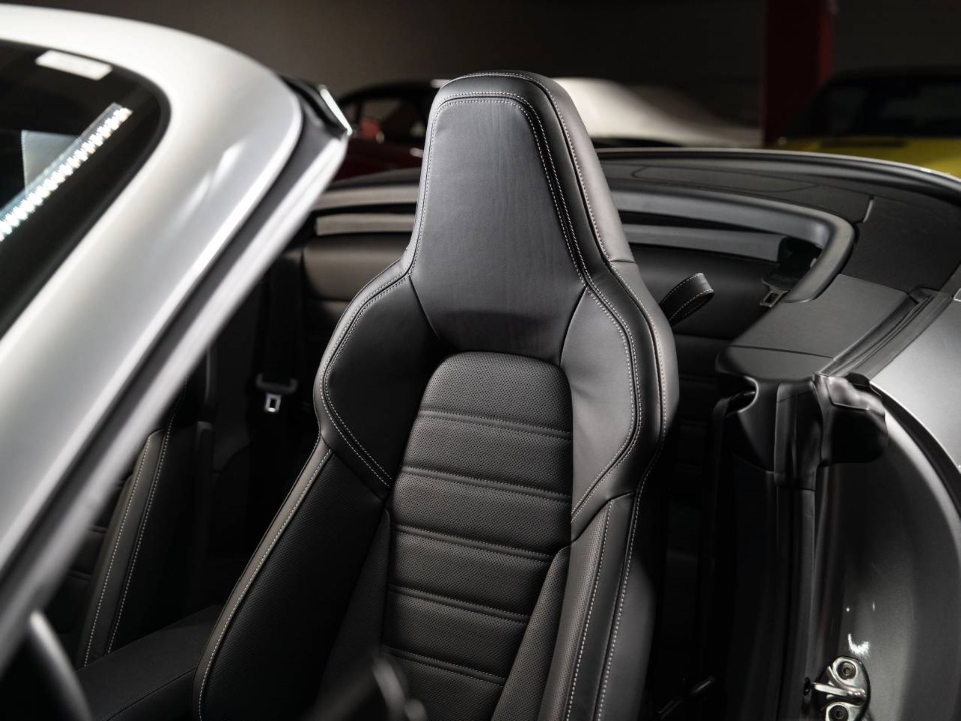 PORSCHE 911 Carrera 4S Cabriolet-image-16
