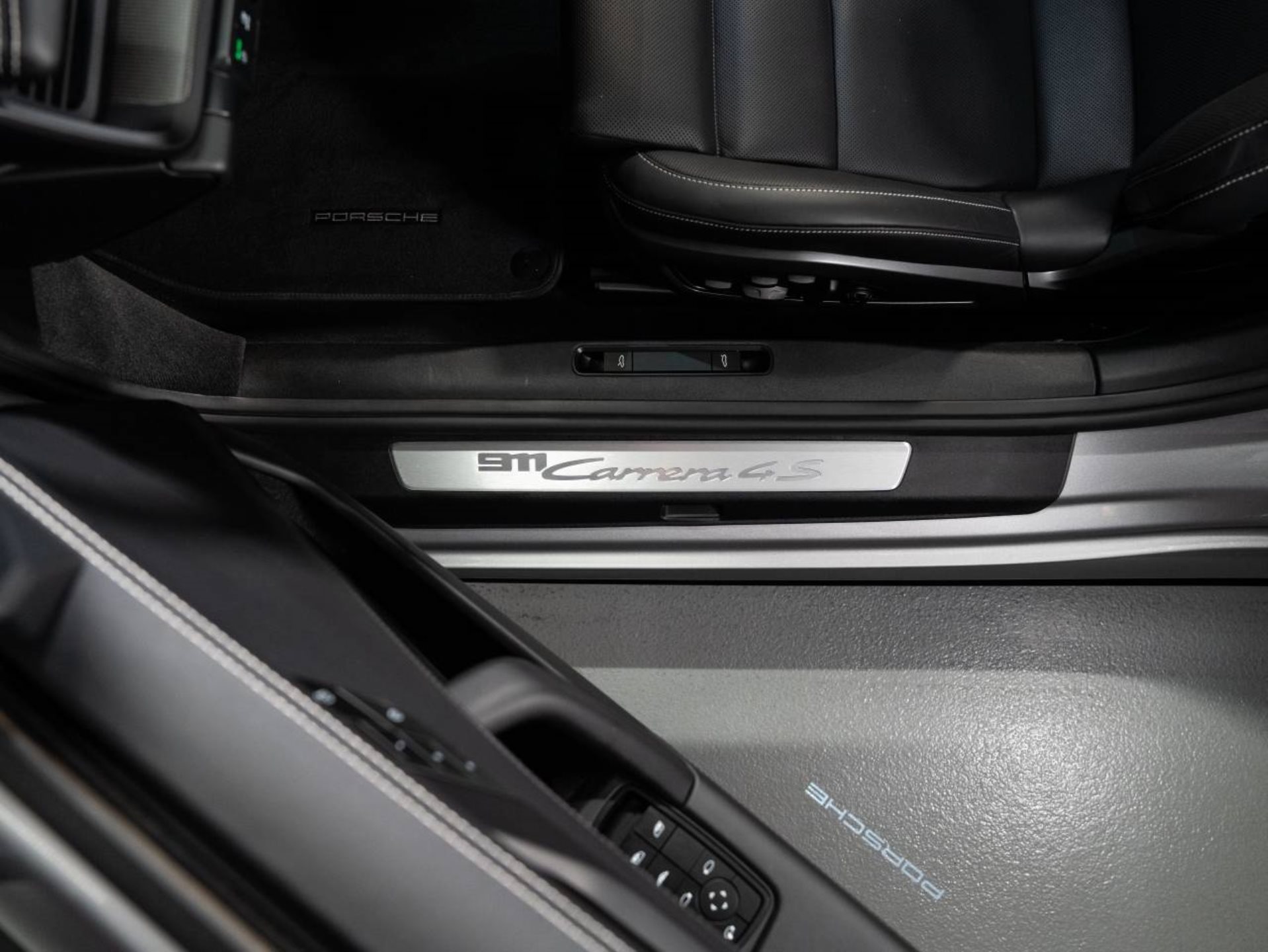 PORSCHE 911 Carrera 4S Cabriolet-image-22