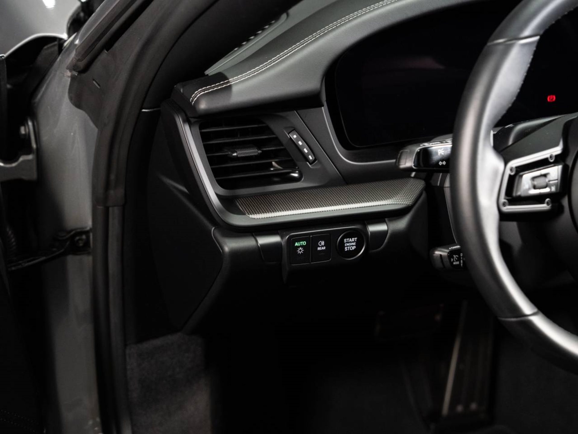 PORSCHE 911 Carrera 4S Cabriolet-image-18