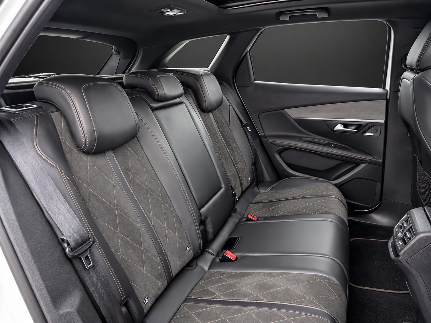 PEUGEOT 3008 2.0 BlueHDi GT EAT mit 181 PS * Perlmuttweiss *-image-13