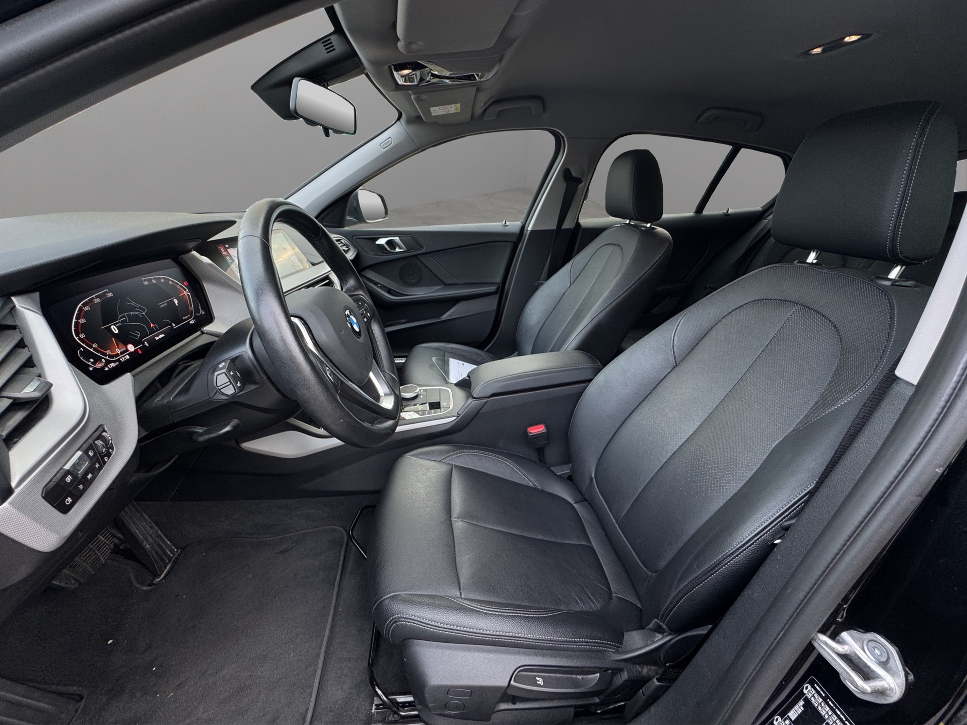 BMW 118i Essential Edition Steptronic **Leder Sitze**-image-8