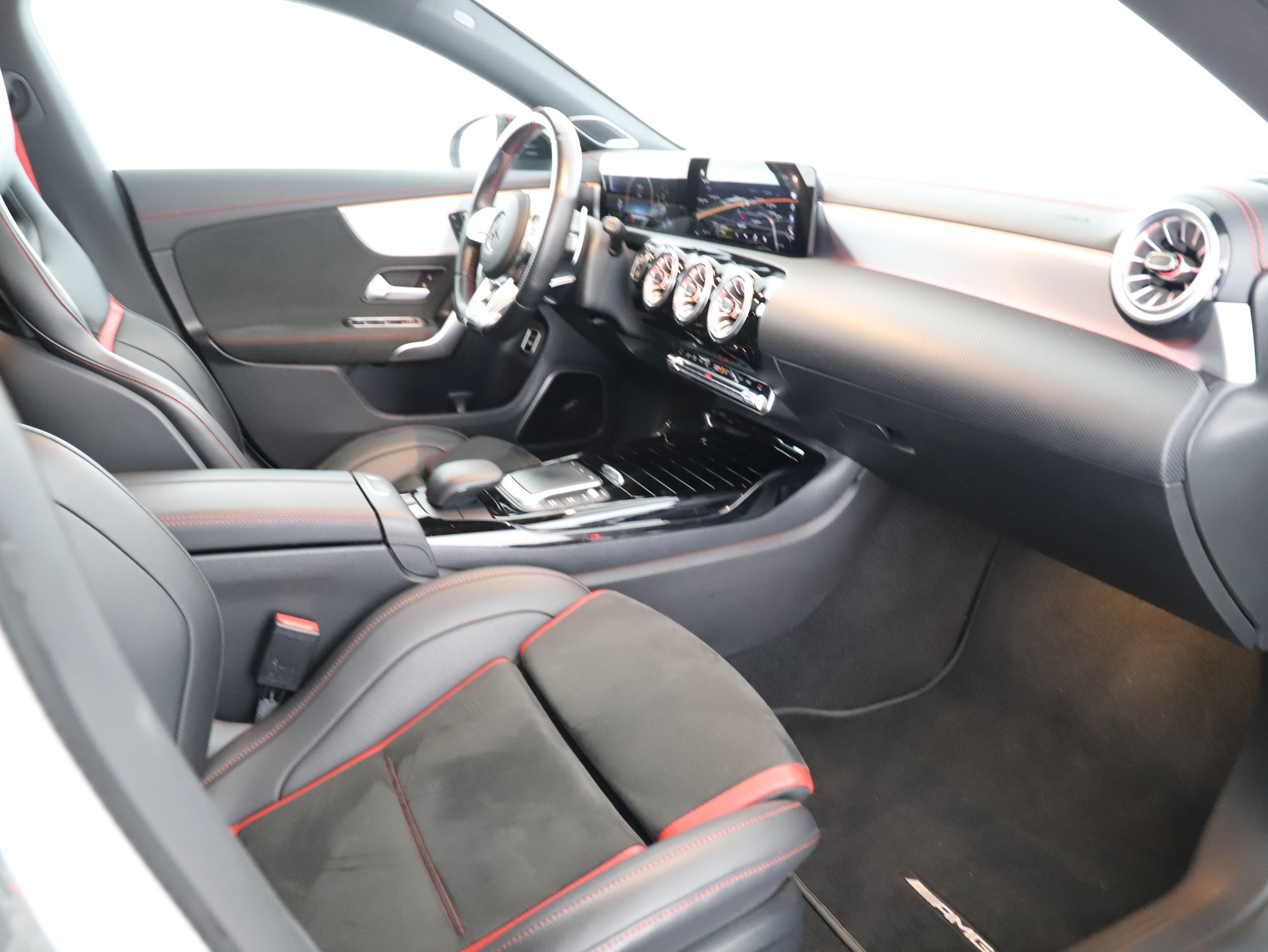 MERCEDES-BENZ CLA SB 35 AMG 4Matic-image-10