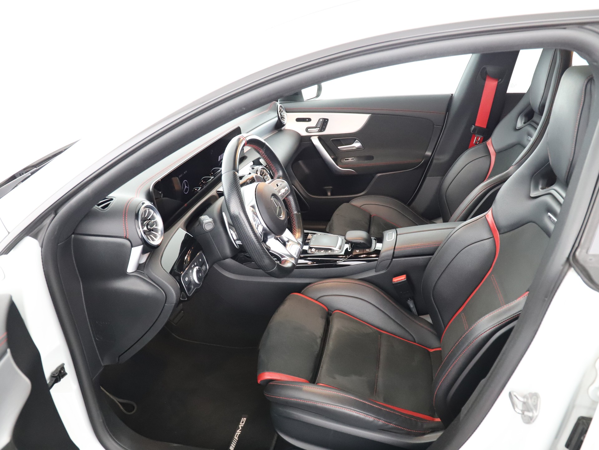 MERCEDES-BENZ CLA SB 35 AMG 4Matic-image-9