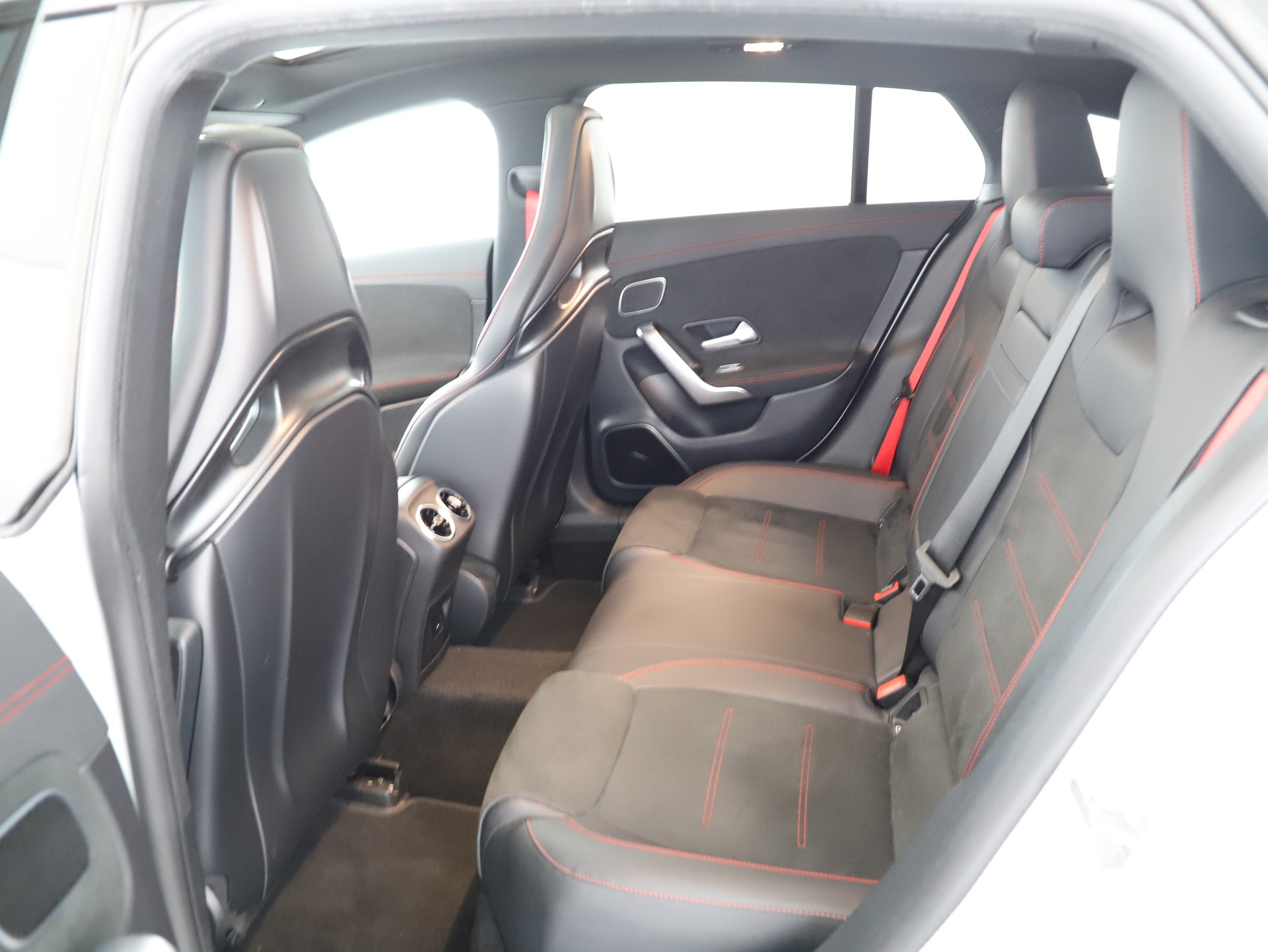 MERCEDES-BENZ CLA SB 35 AMG 4Matic-image-13
