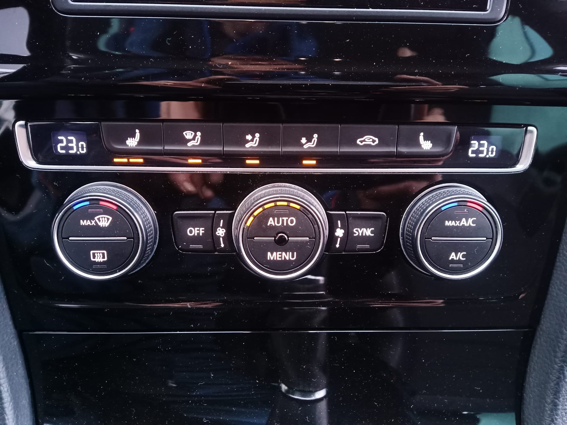 VW Golf VII 2.0 TDI Highline 4m-image-11