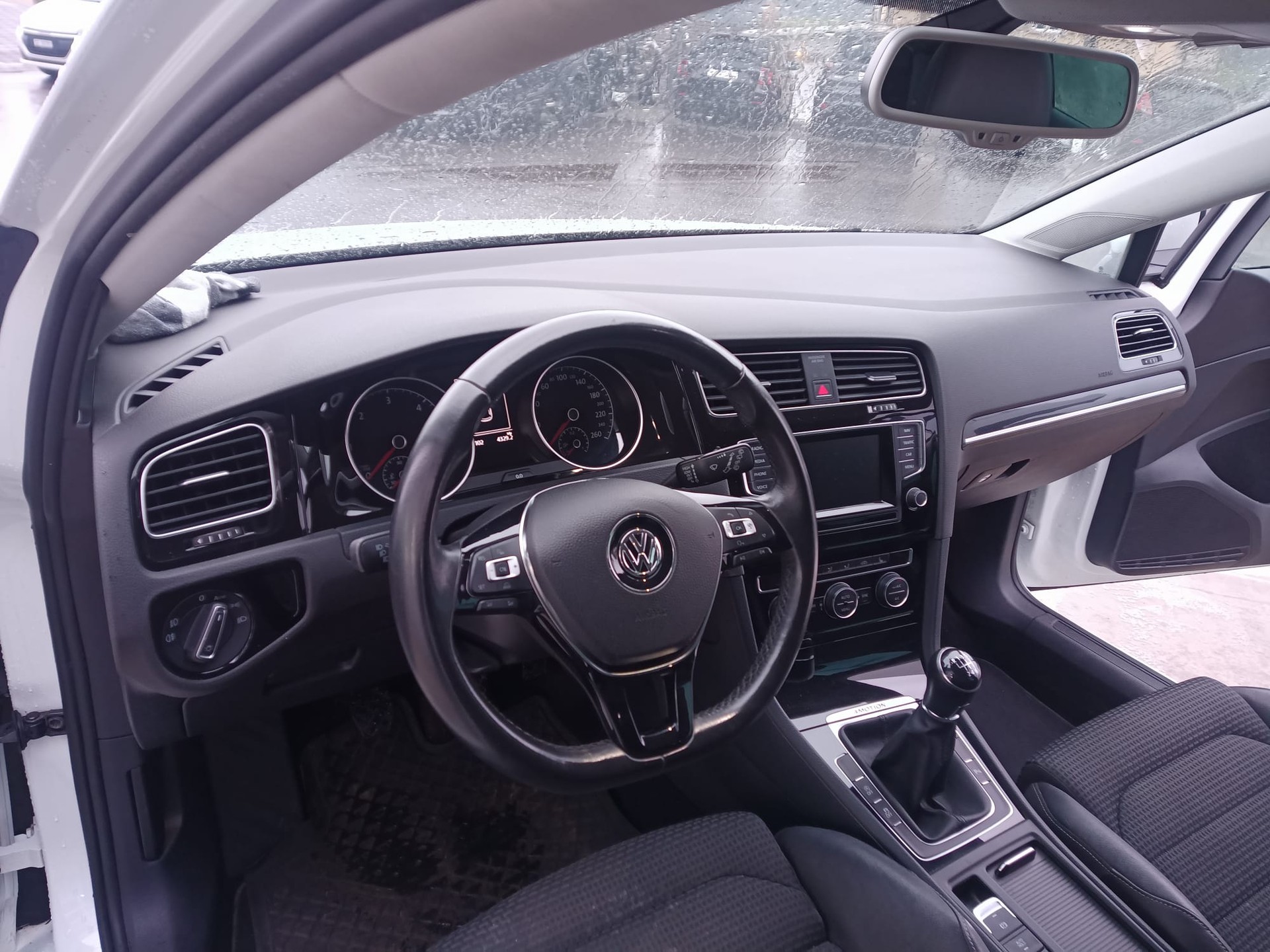 VW Golf VII 2.0 TDI Highline 4m-image-5