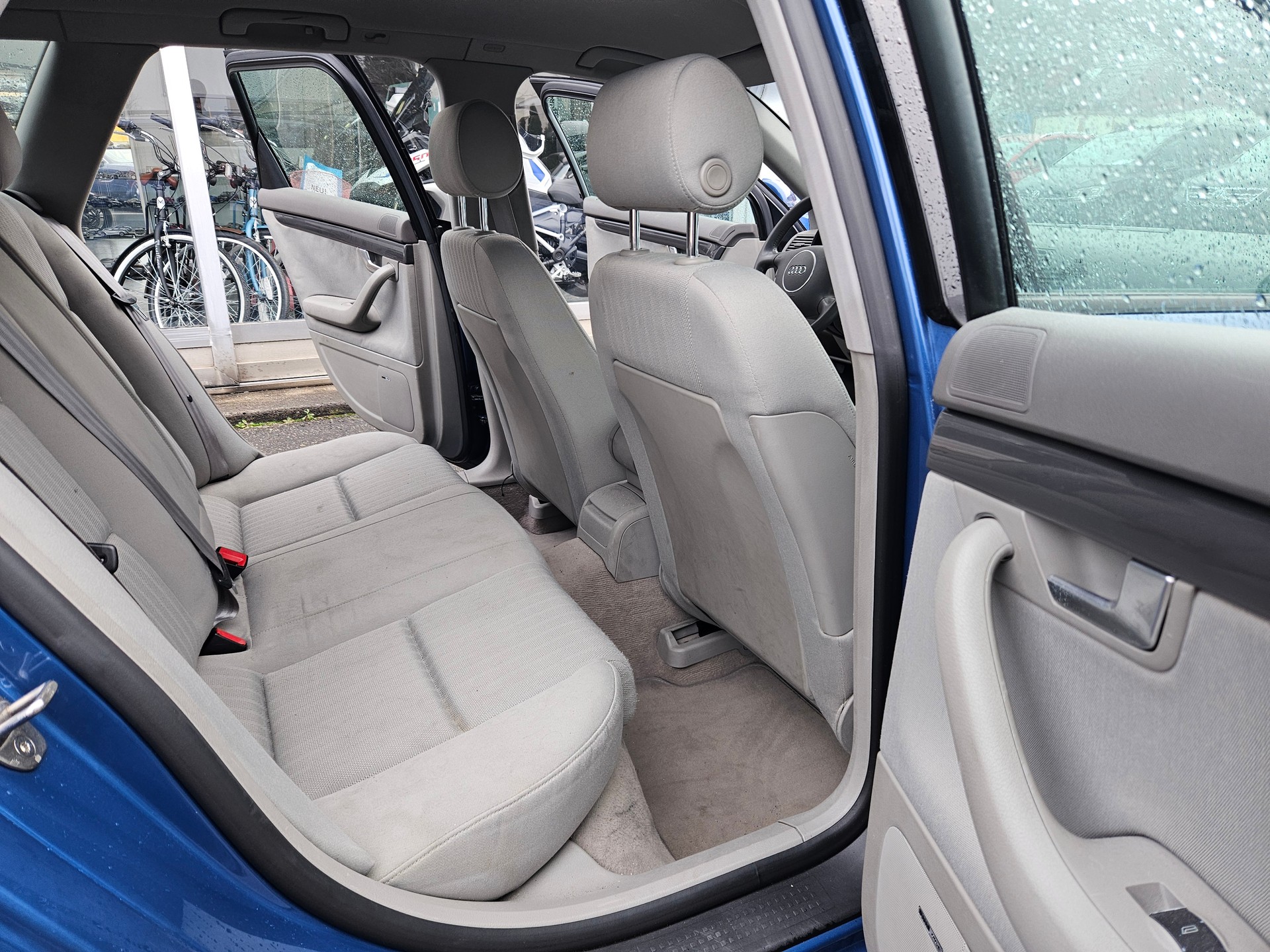 AUDI A4 Avant 3.0 V6-image-14