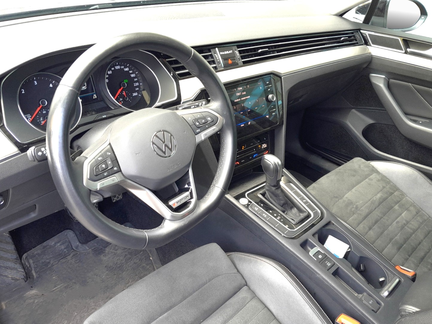 VW Passat 2.0 TDI BMT Elegance 4Motion DSG-image-7