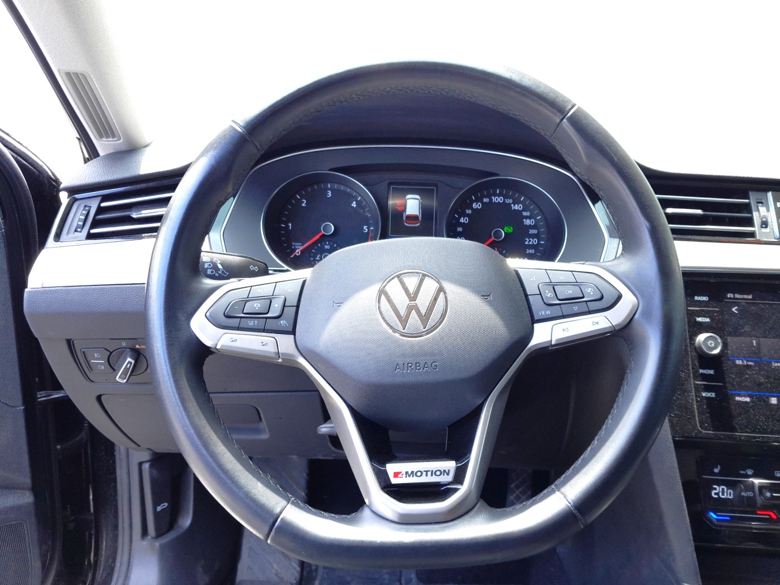 VW Passat 2.0 TDI BMT Elegance 4Motion DSG-image-9
