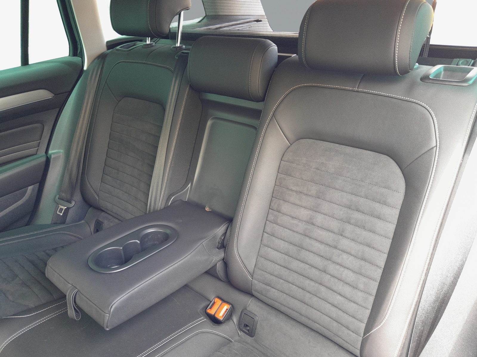 VW Passat 2.0 TDI BMT Elegance 4Motion DSG-image-10