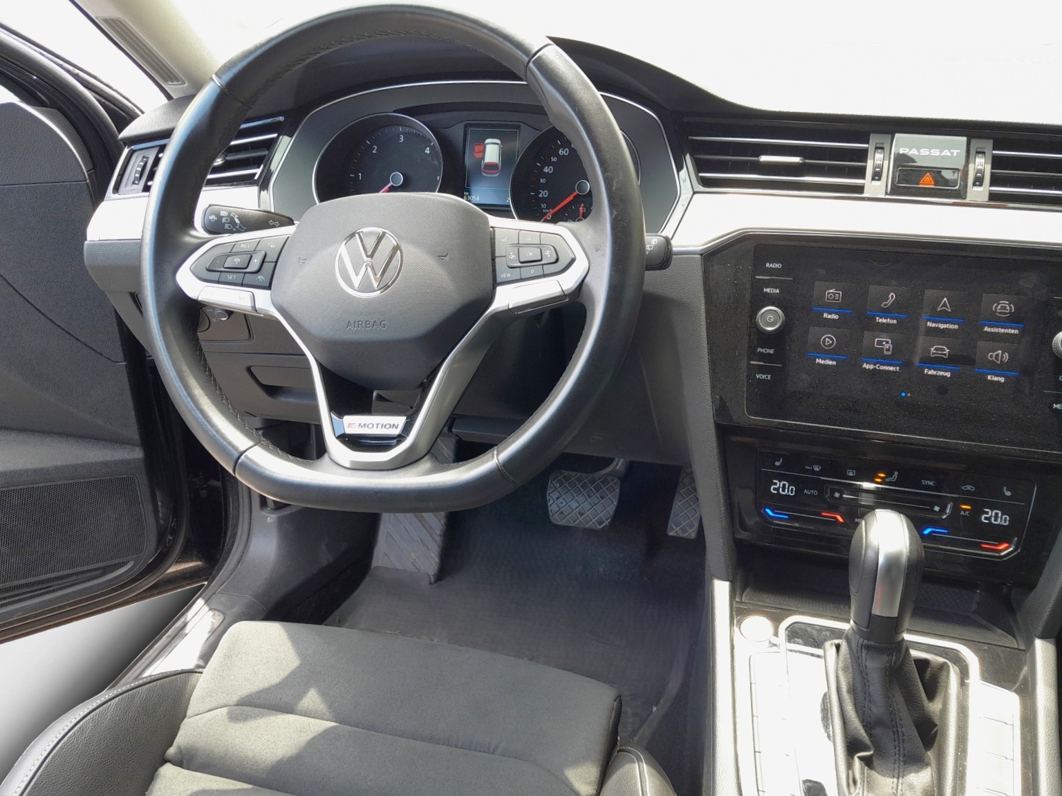 VW Passat 2.0 TDI BMT Elegance 4Motion DSG-image-8