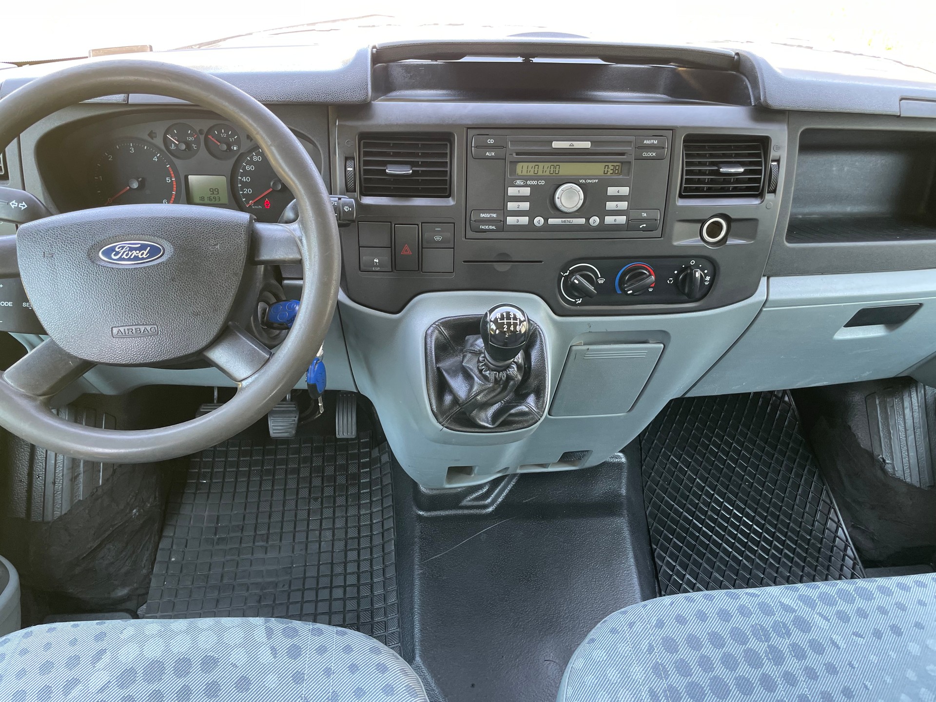 FORD Transit 350L Level 3-image-10