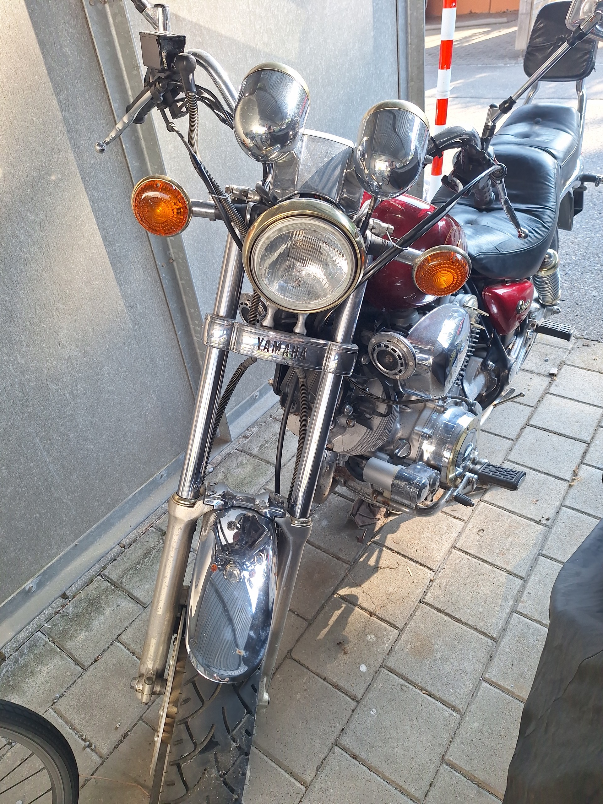 YAMAHA XV 1000 Virago-image-8