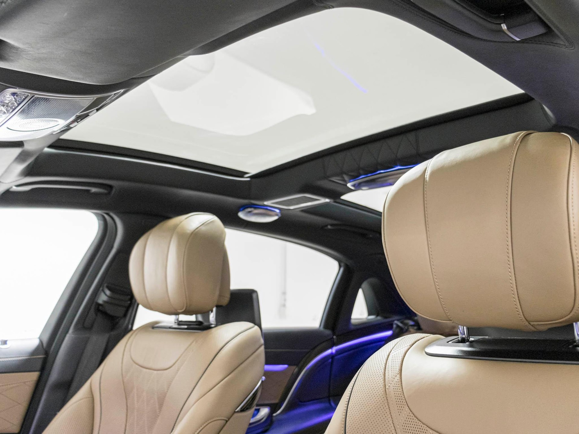 MERCEDES-BENZ S 560 Maybach 4MATIC-image-11