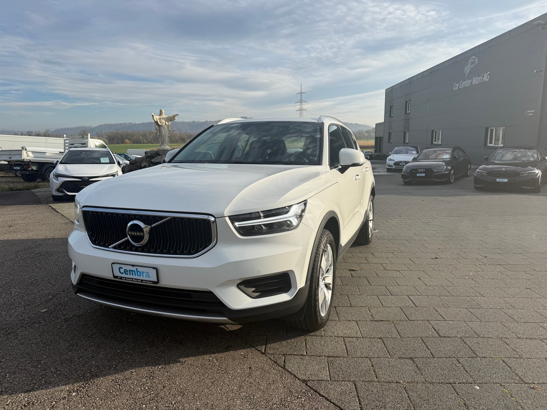 VOLVO XC40 T4 AWD Momentum Geartronic-image-0