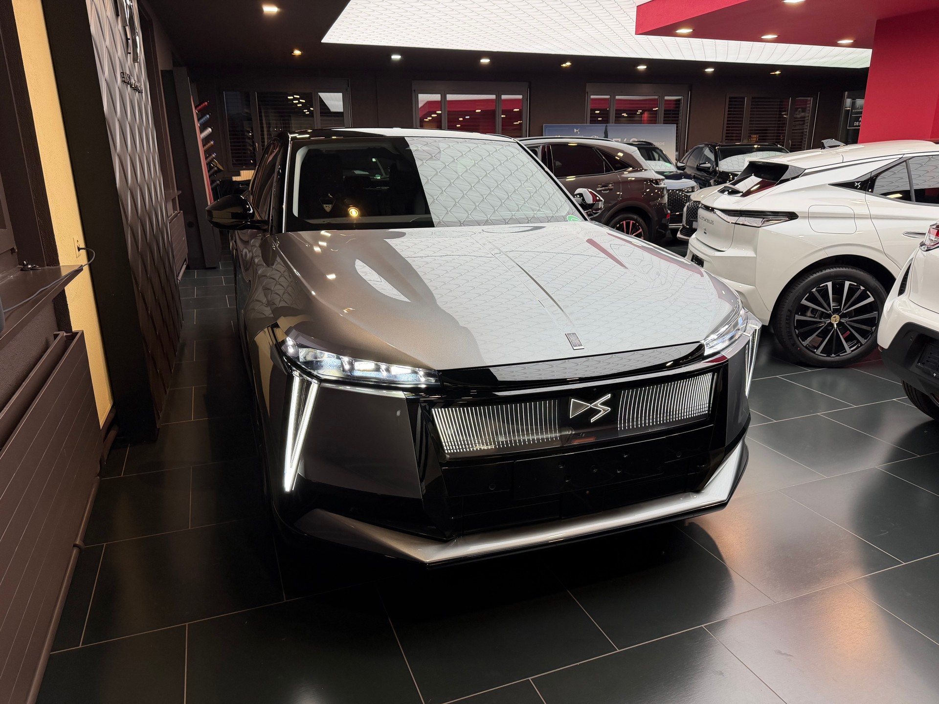 DS AUTOMOBILES DS8-image-1