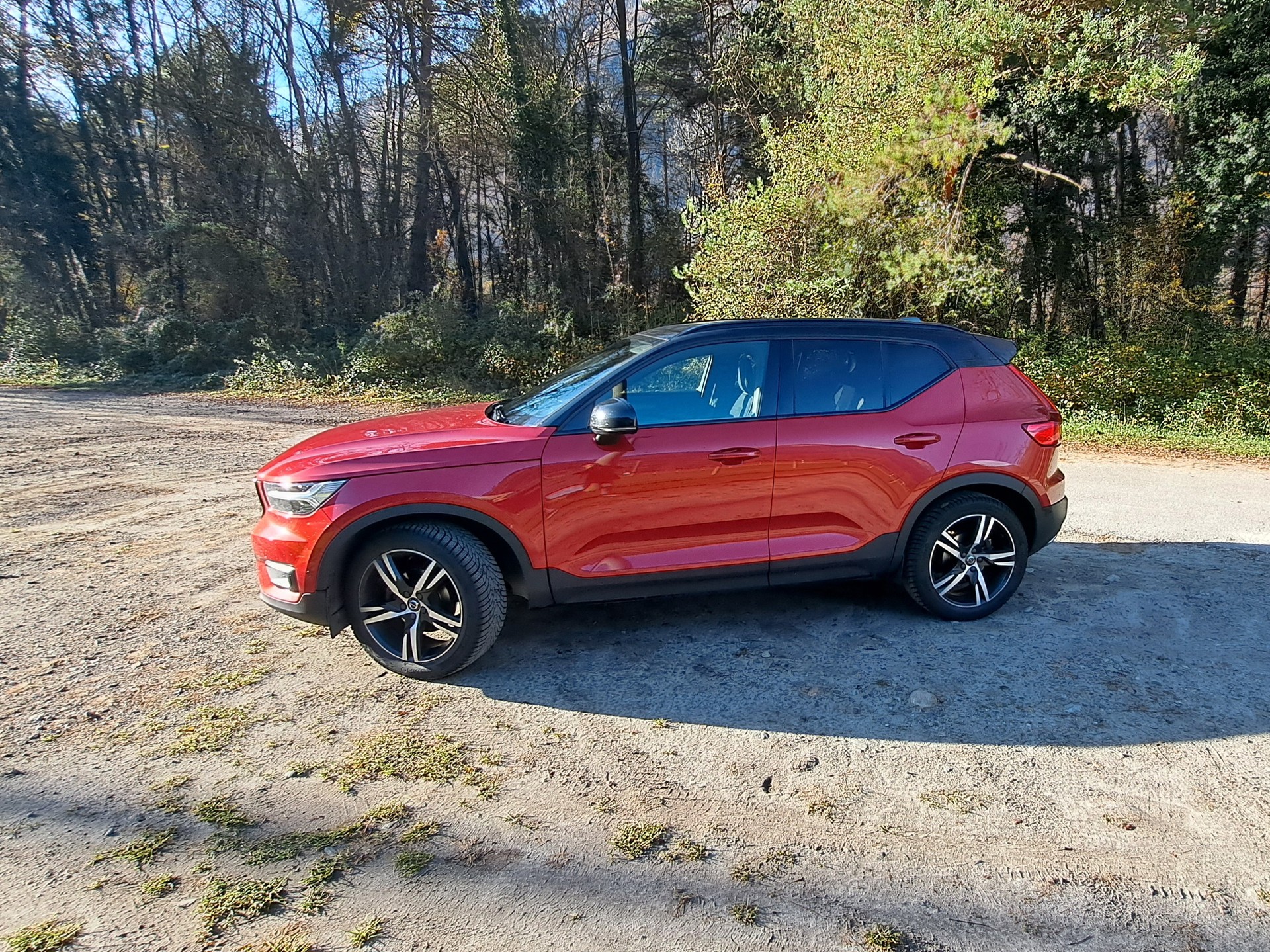 VOLVO XC40 T3 R-Design-image-1