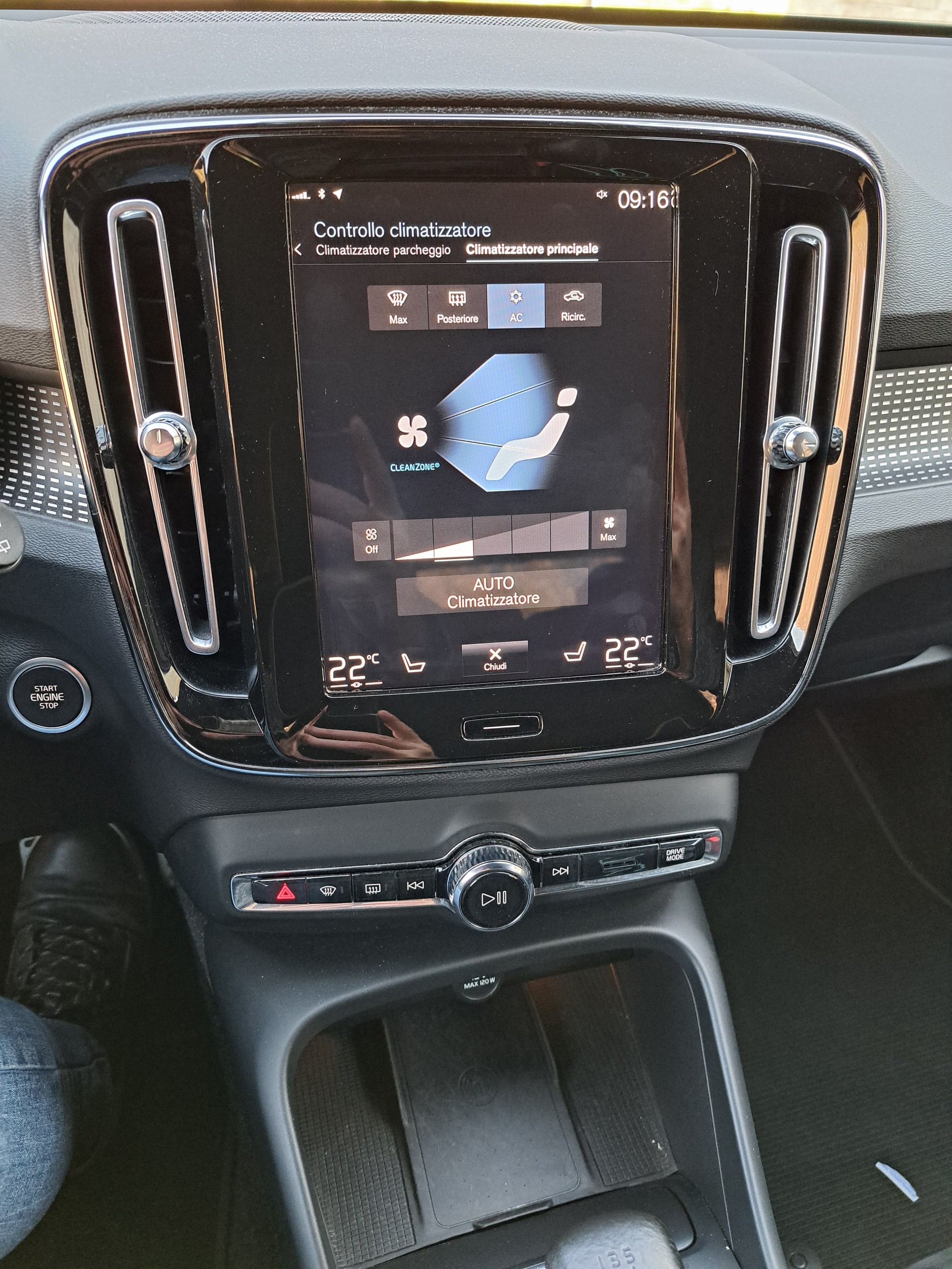 VOLVO XC40 T3 R-Design-image-6