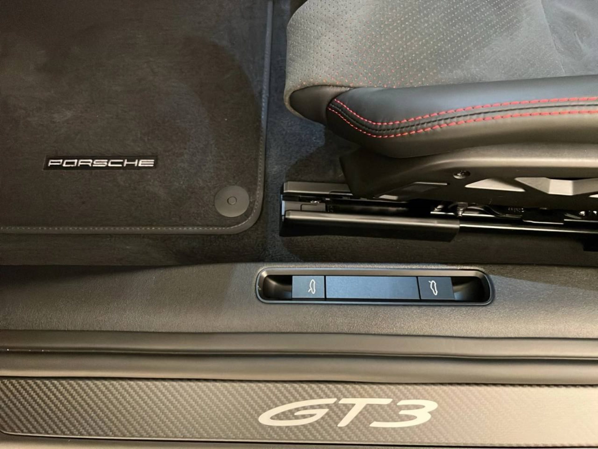 PORSCHE 911 GT3-image-12