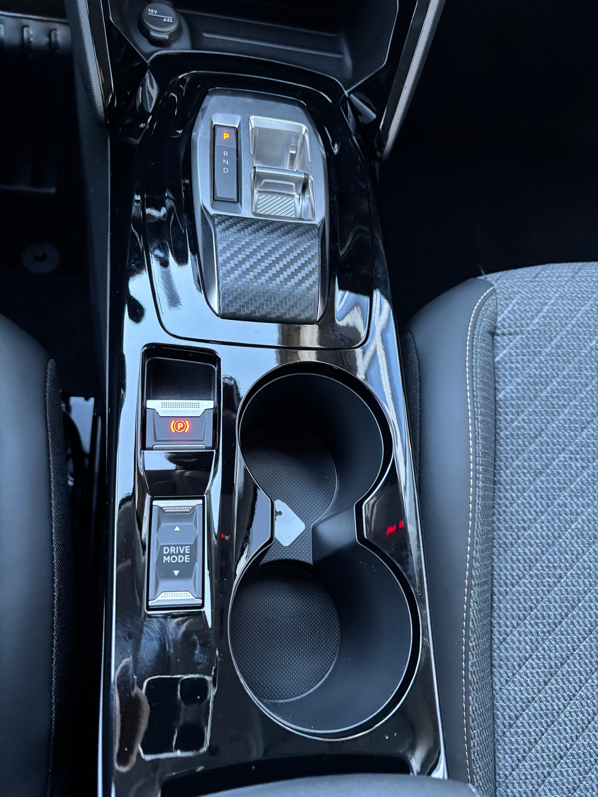 PEUGEOT 208 1.2 MHEV 110 Allure Premium-image-6