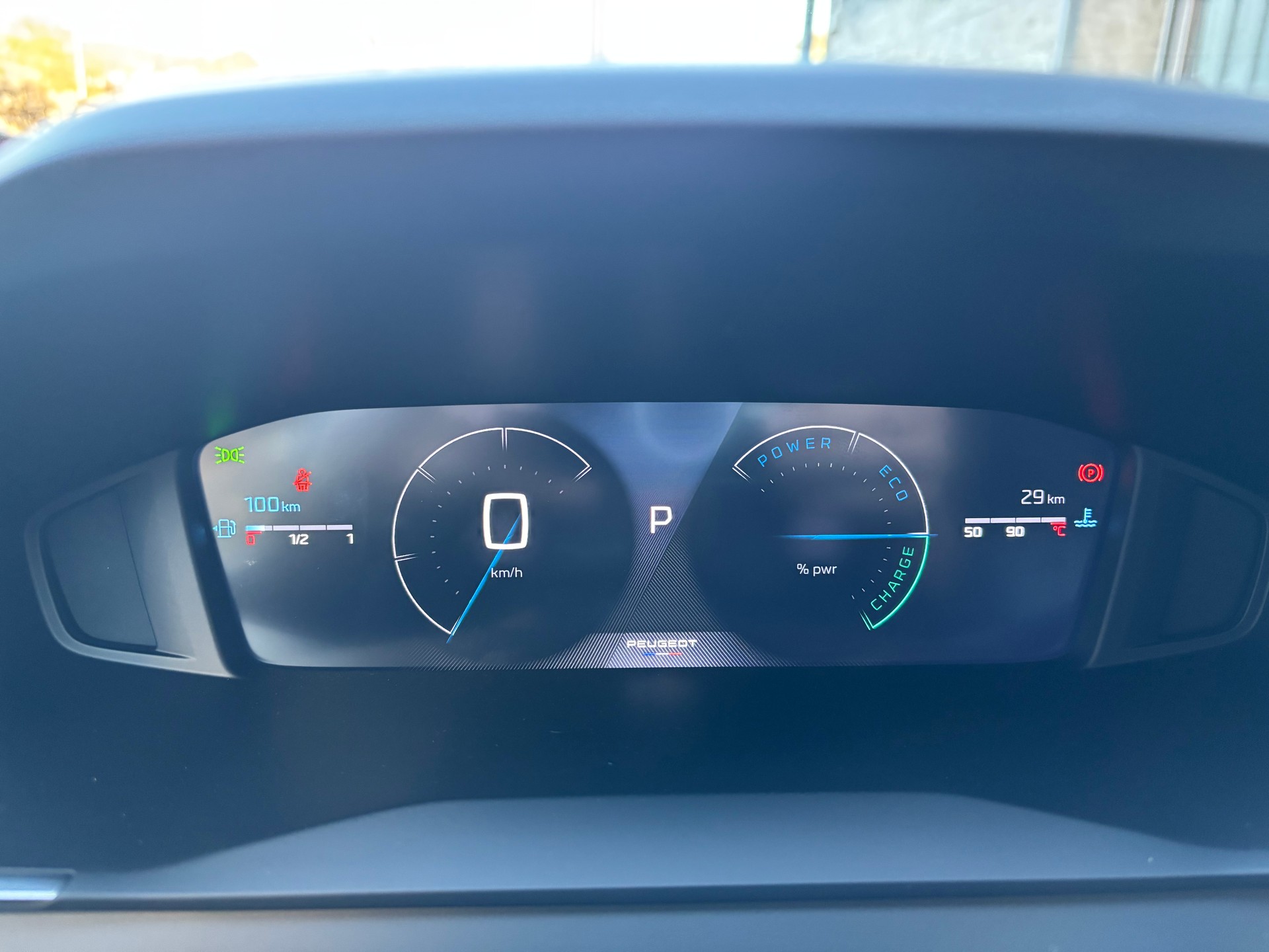PEUGEOT 208 1.2 MHEV 110 Allure Premium-image-7