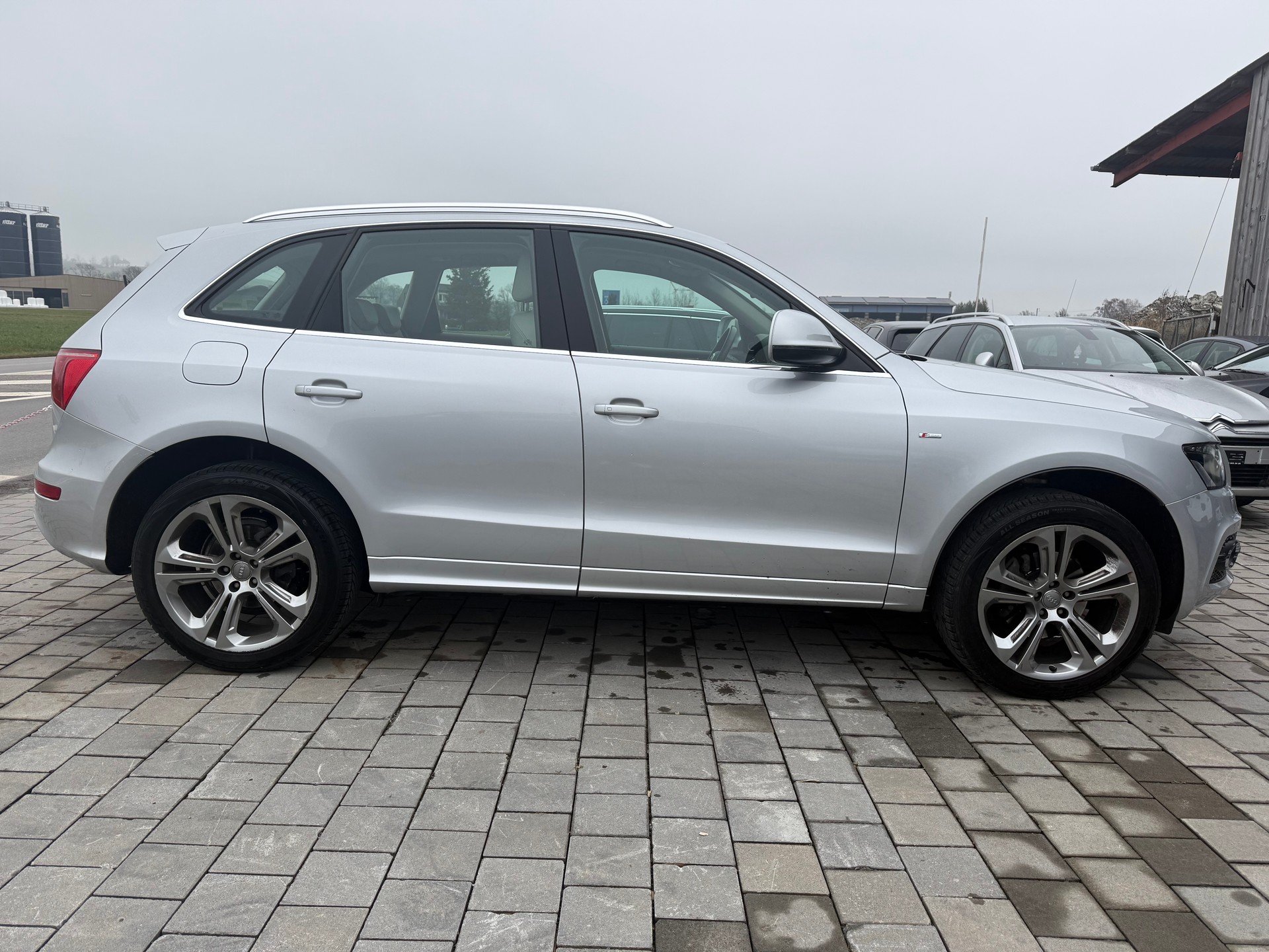 AUDI Q5 2.0 TFSI quattro S-tronic-image-3