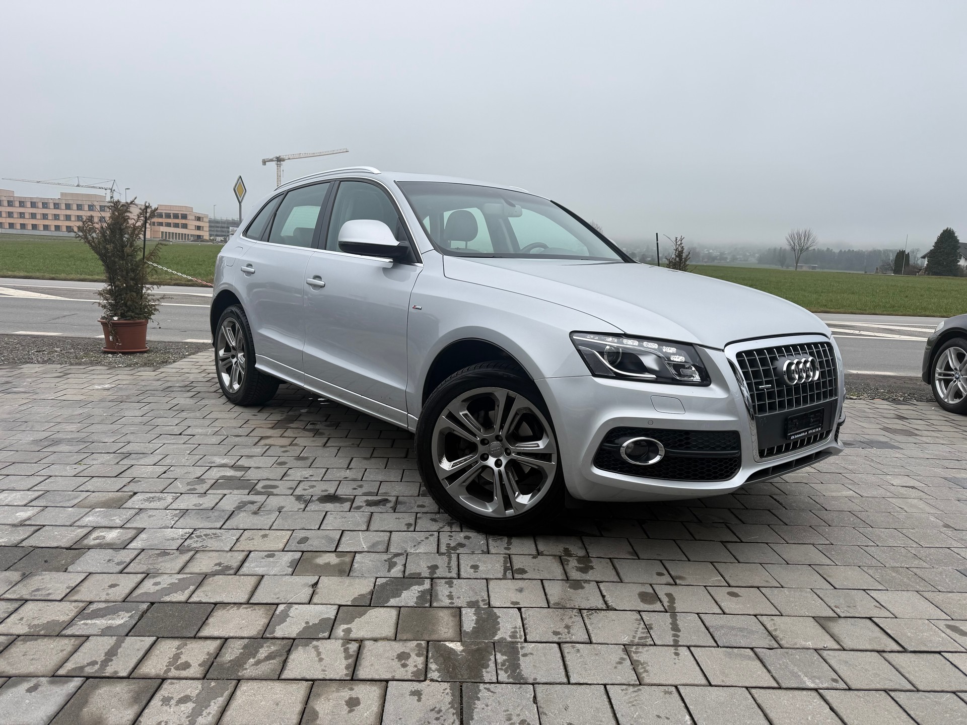 AUDI Q5 2.0 TFSI quattro S-tronic-image-1