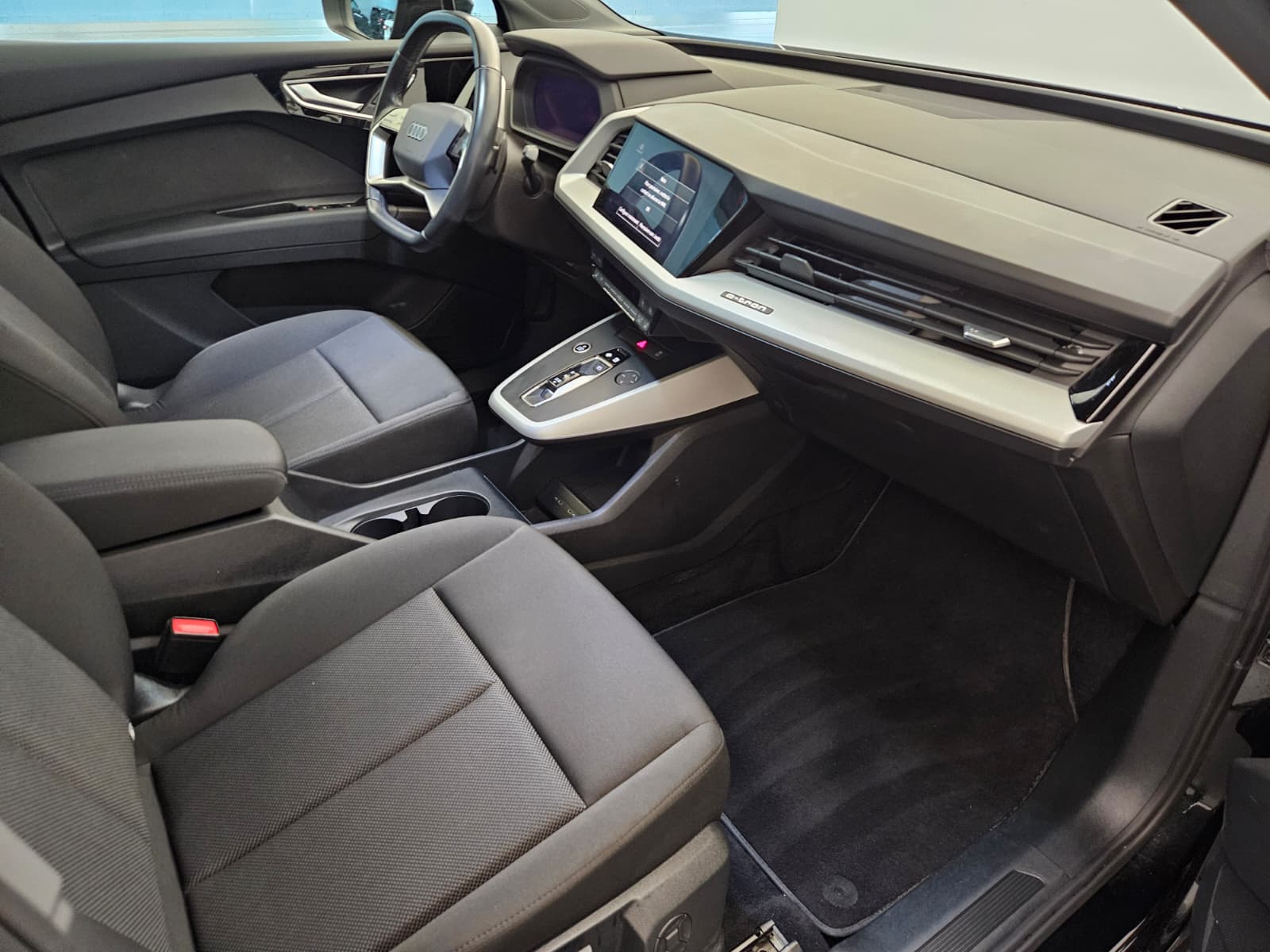 AUDI Q4 e-tron 50 quattro-image-11