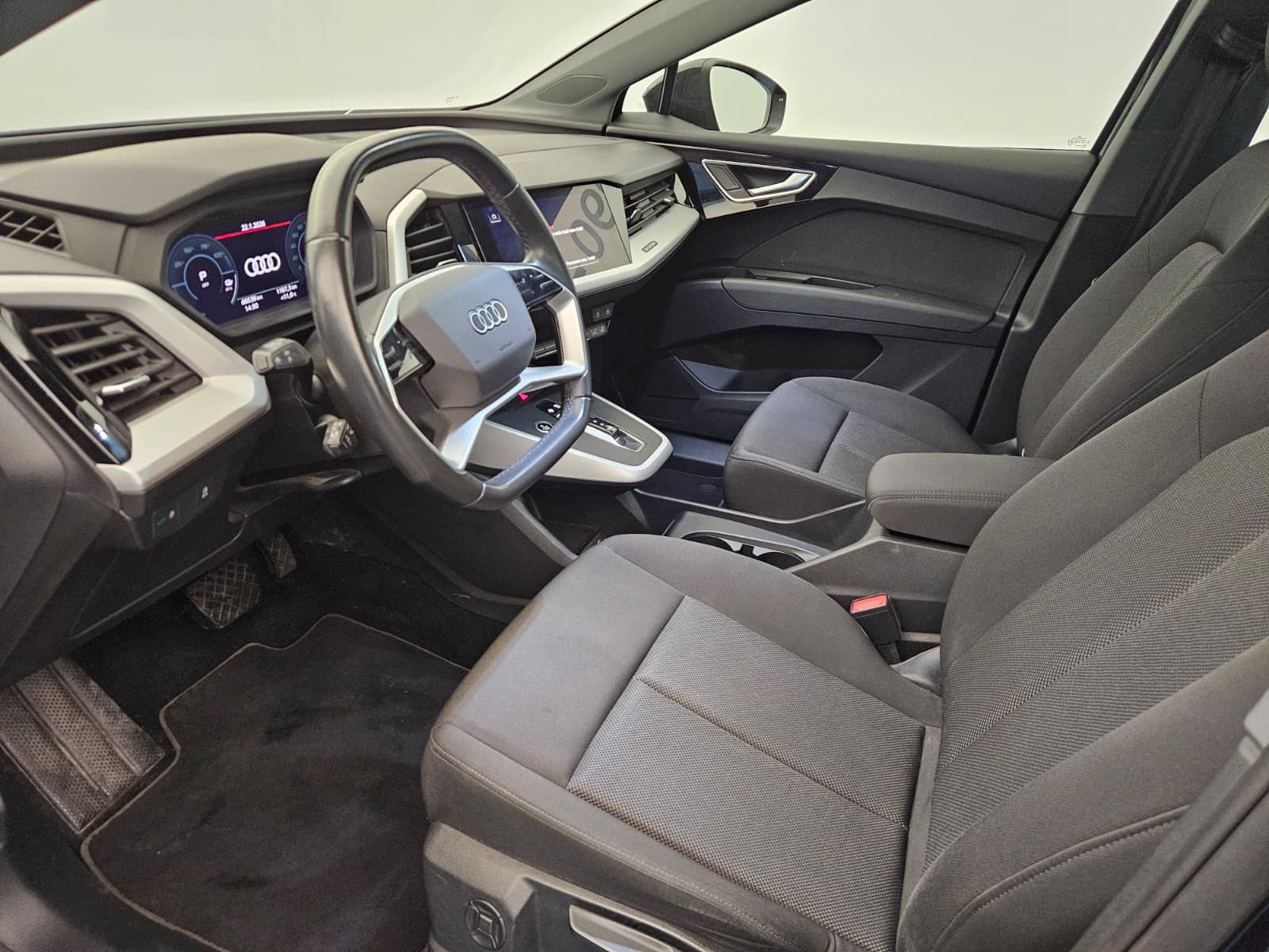 AUDI Q4 e-tron 50 quattro-image-10