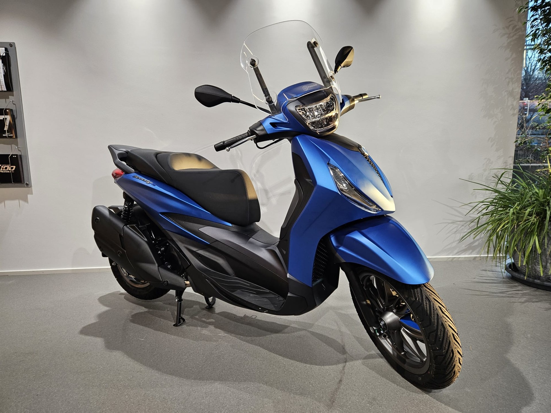 PIAGGIO Beverly 400 Sport E5+-showroom-element-3