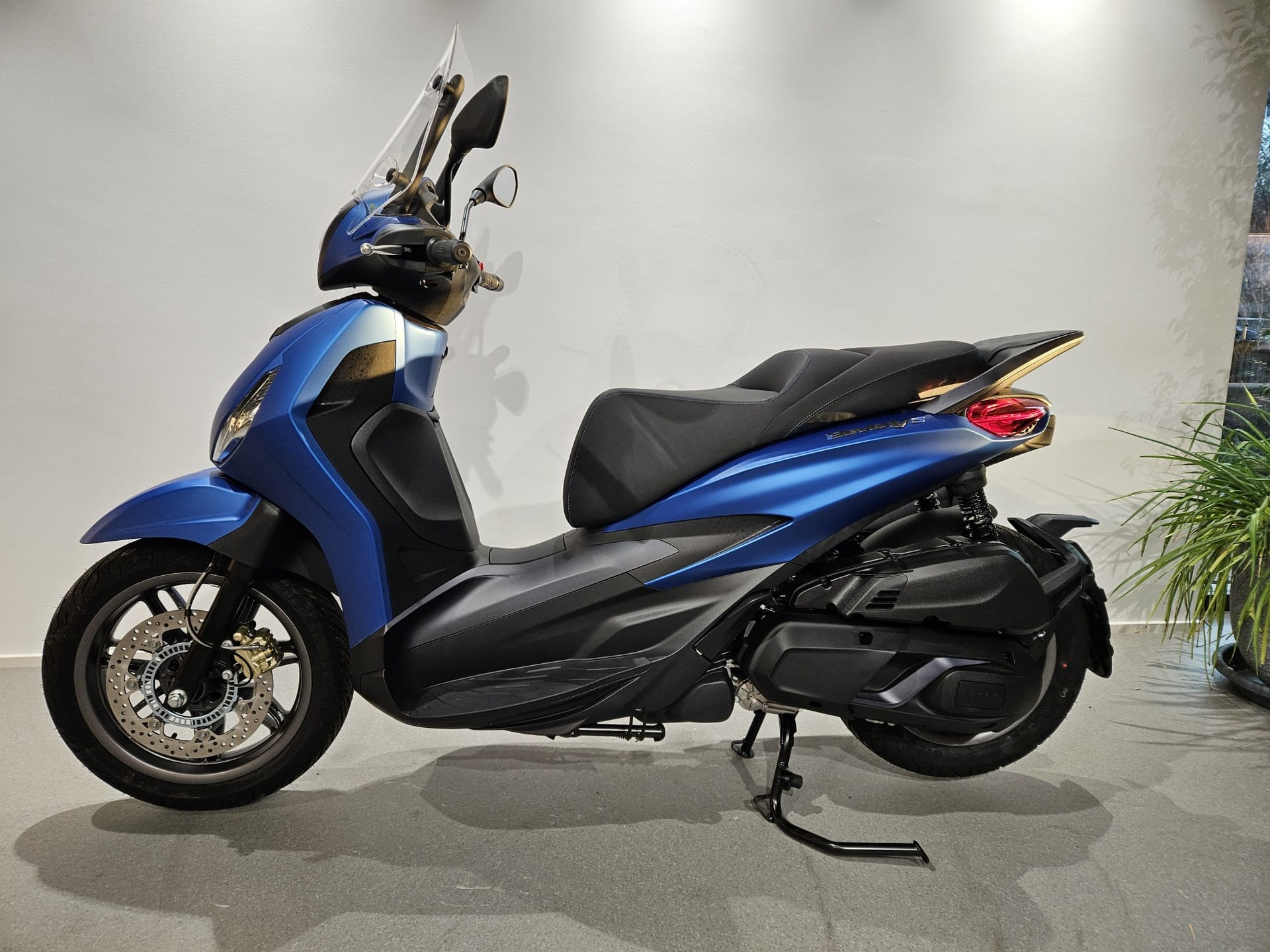 PIAGGIO Beverly 400 Sport E5+-showroom-element-2
