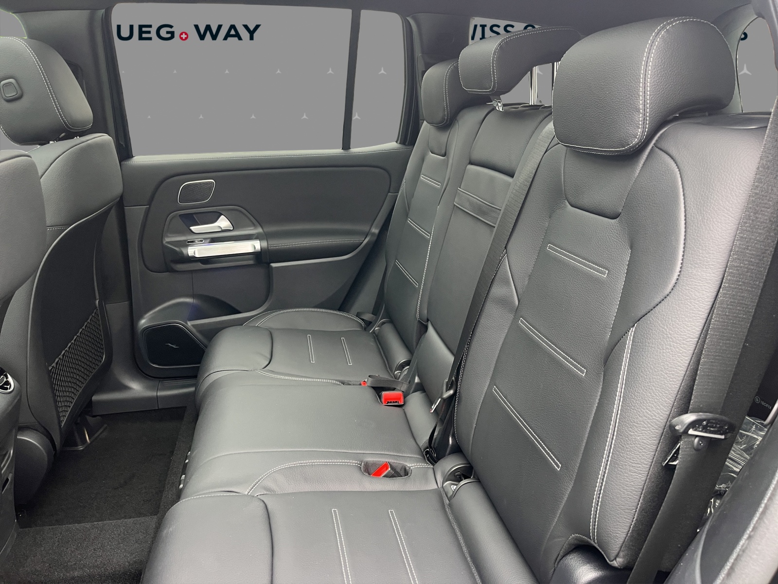 MERCEDES-BENZ GLB 35 4M - AMG / DISTRONIC / 360 Grad Kamera / Leder / 7 Sitze-image-11